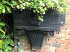 1 x Large Cast Iron Wall Ornamental Hanging Wall Planter Painted Black - Ref: JB187 - Pre-Owned - NO