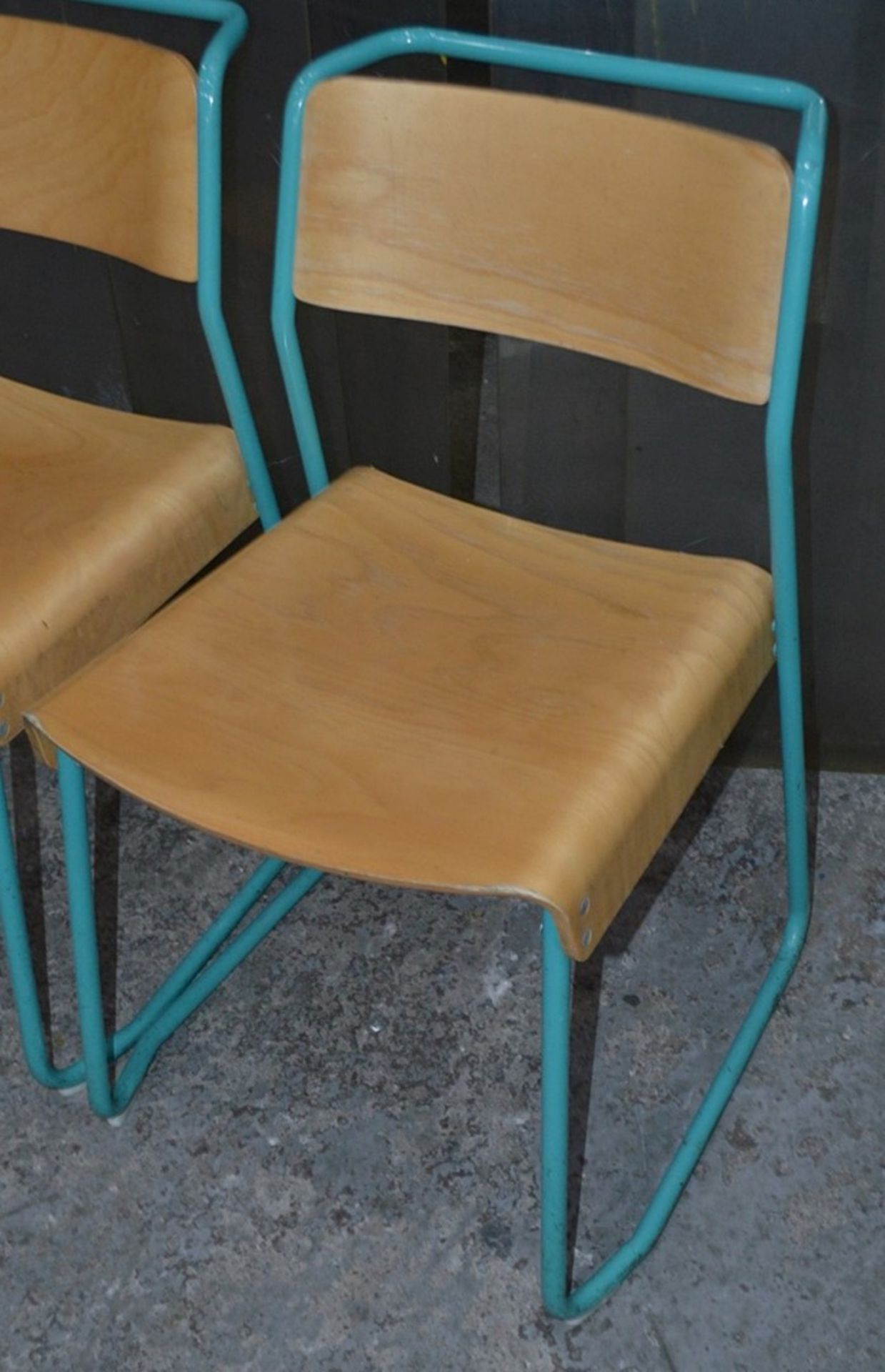 12 x Contemporary Stackable Bistro / Bar Chairs With Metal Frames In Teal With Curved Vanished - Image 4 of 11