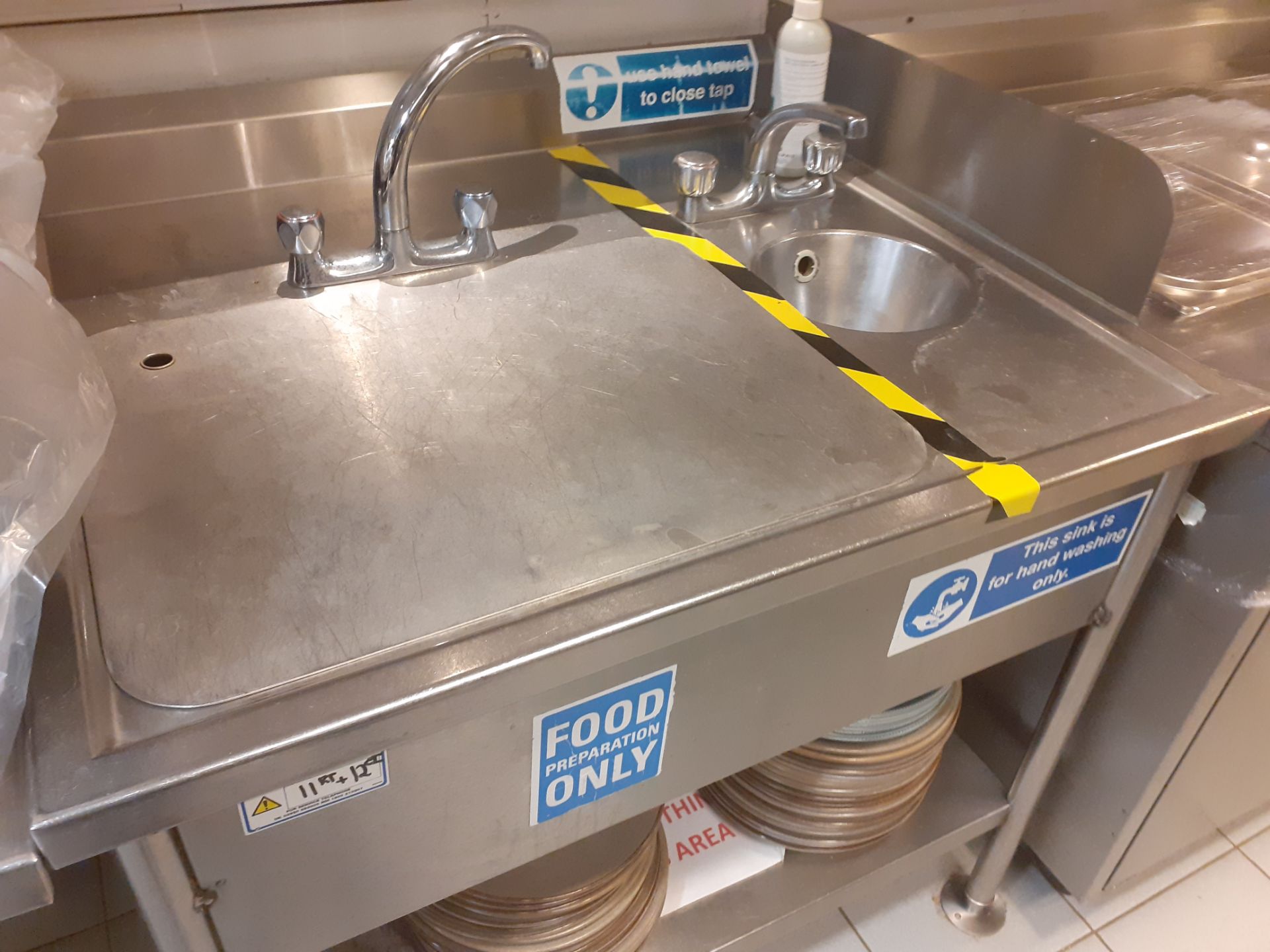 1 x Large Food Prep Sink Wash Unit With Mixer Taps and Hand Wash Basin - CL582 - Location: London - Image 4 of 6