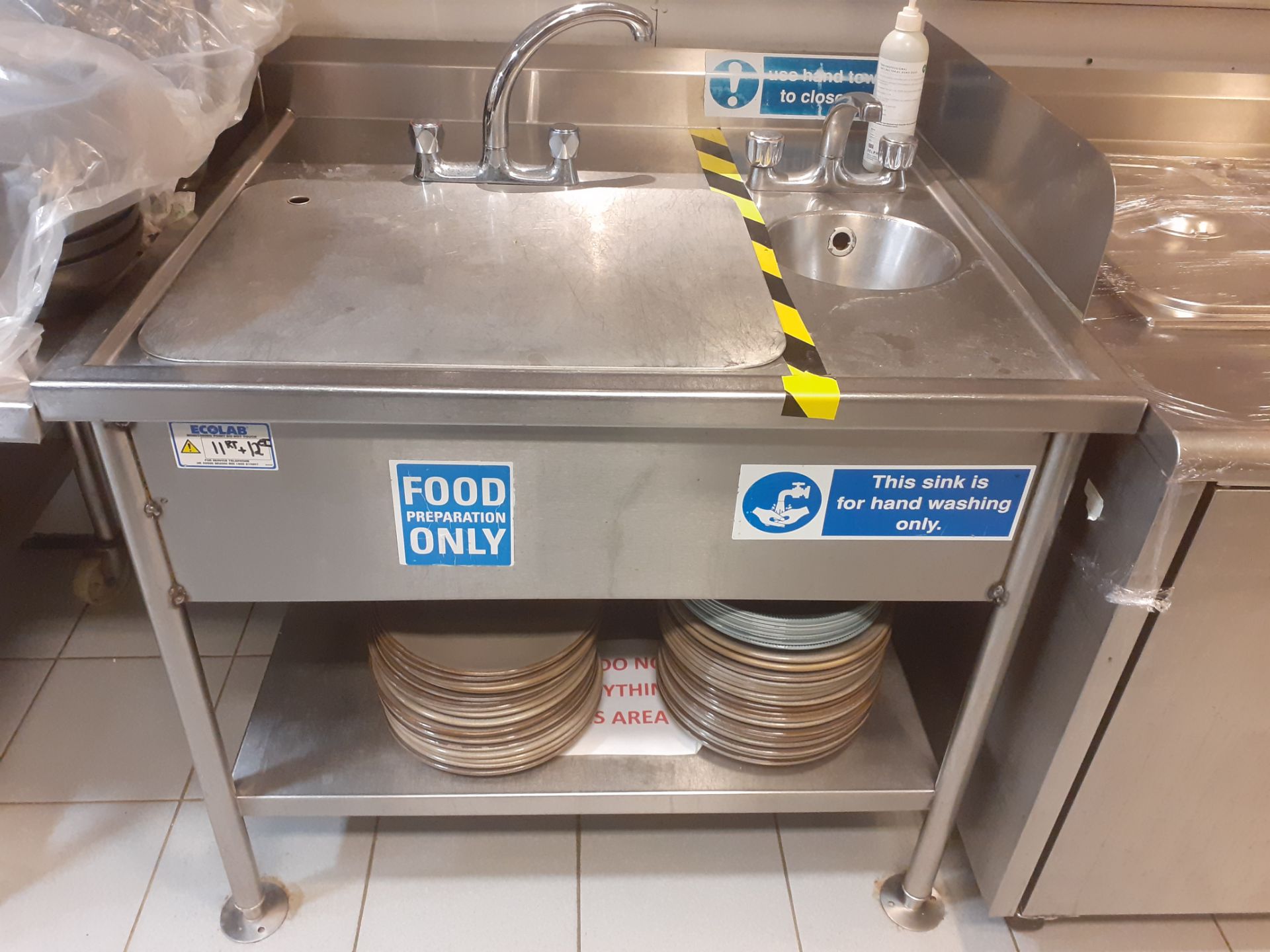 1 x Large Food Prep Sink Wash Unit With Mixer Taps and Hand Wash Basin - CL582 - Location: London - Image 6 of 6