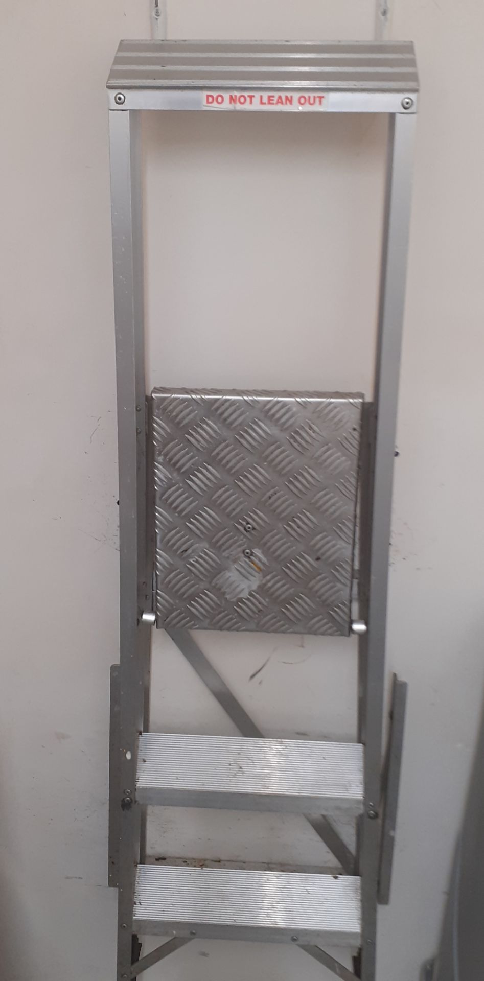 1 x Set of 3 Tread Step Ladders - CL582 - Location: London EC4V - Image 2 of 2