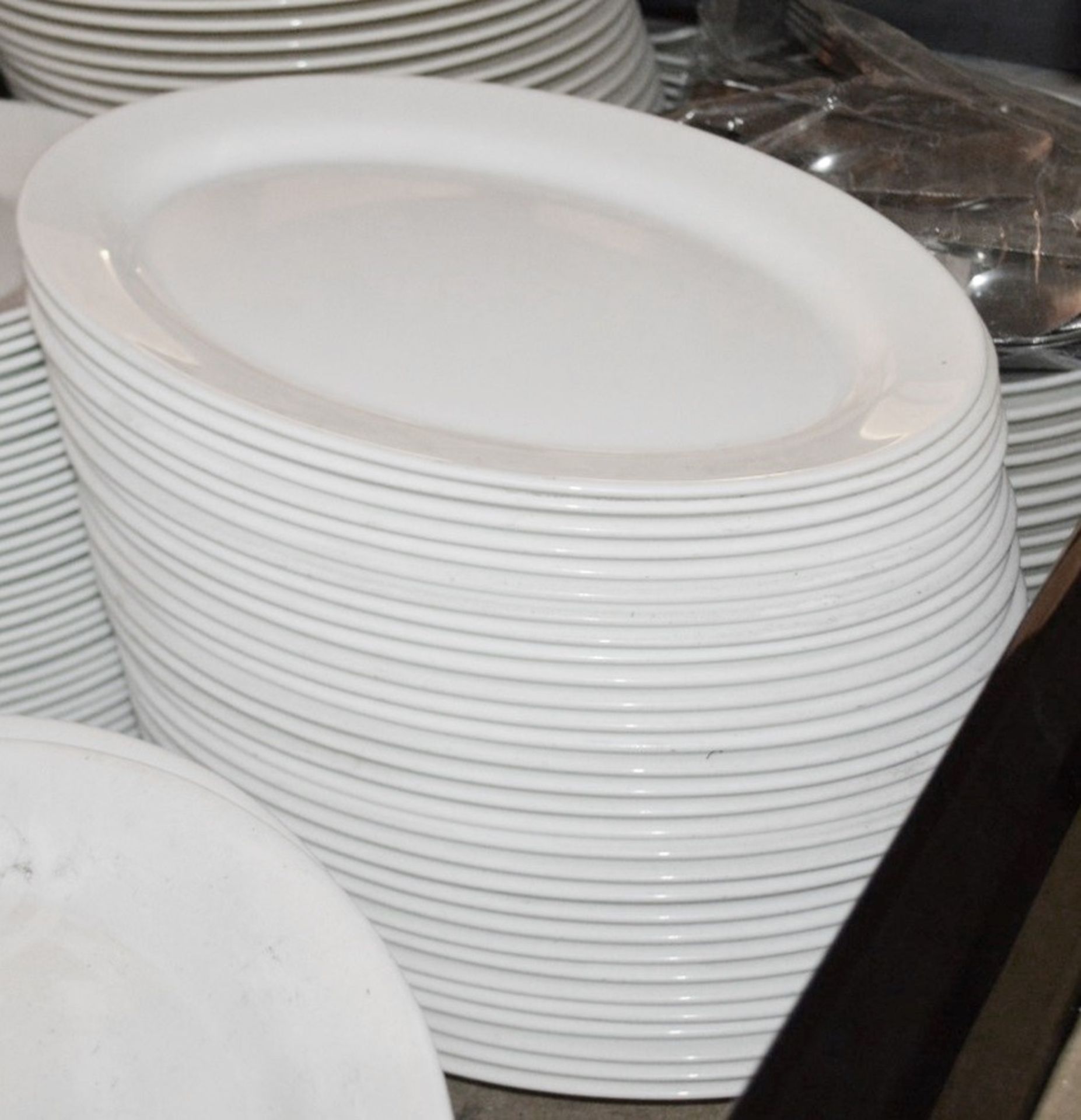 50 x Commercial Oval Dining Platter Plates - Dimensions: 31 x 23cm - Pre-owned, From A London - Image 4 of 4