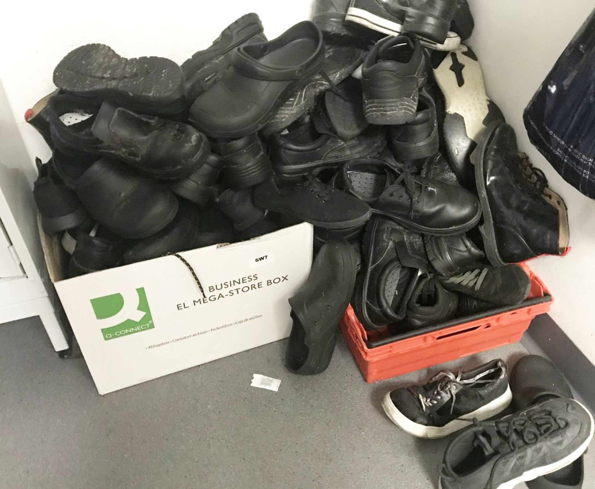 1 x Large Assorted Collection of Workshoes - Ref: SW7 - CL584 - Location: London W1F This item is to - Image 2 of 2