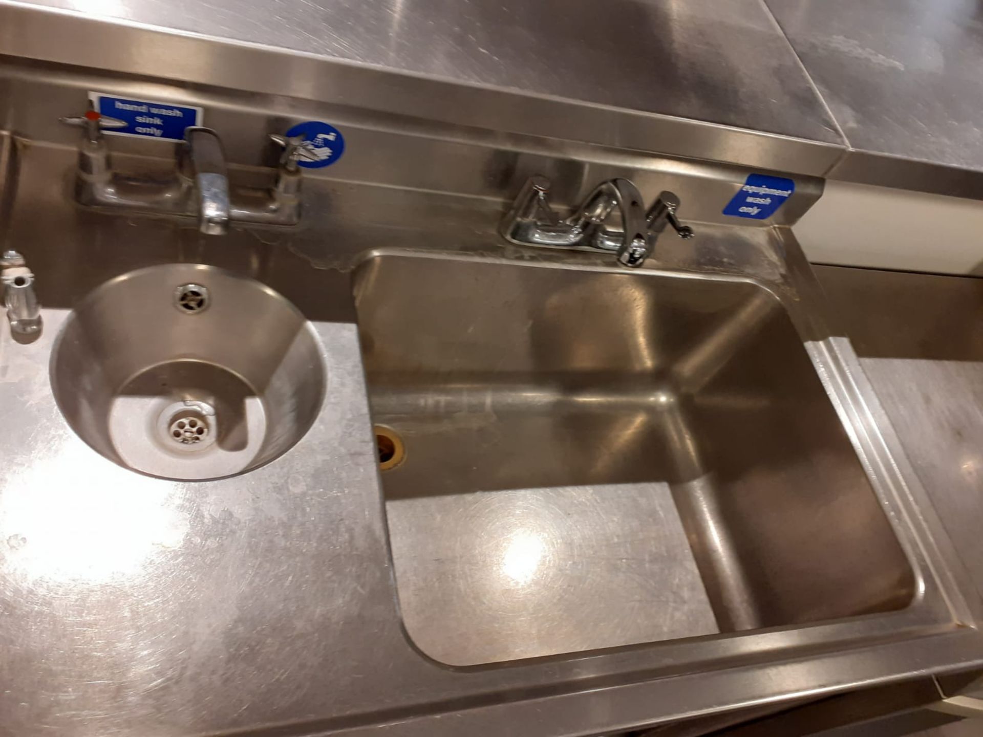 1 x Large Food Prep Sink Wash Unit With Mixer Taps and Hand Wash Basin - CL582 - Location: London - Image 5 of 5