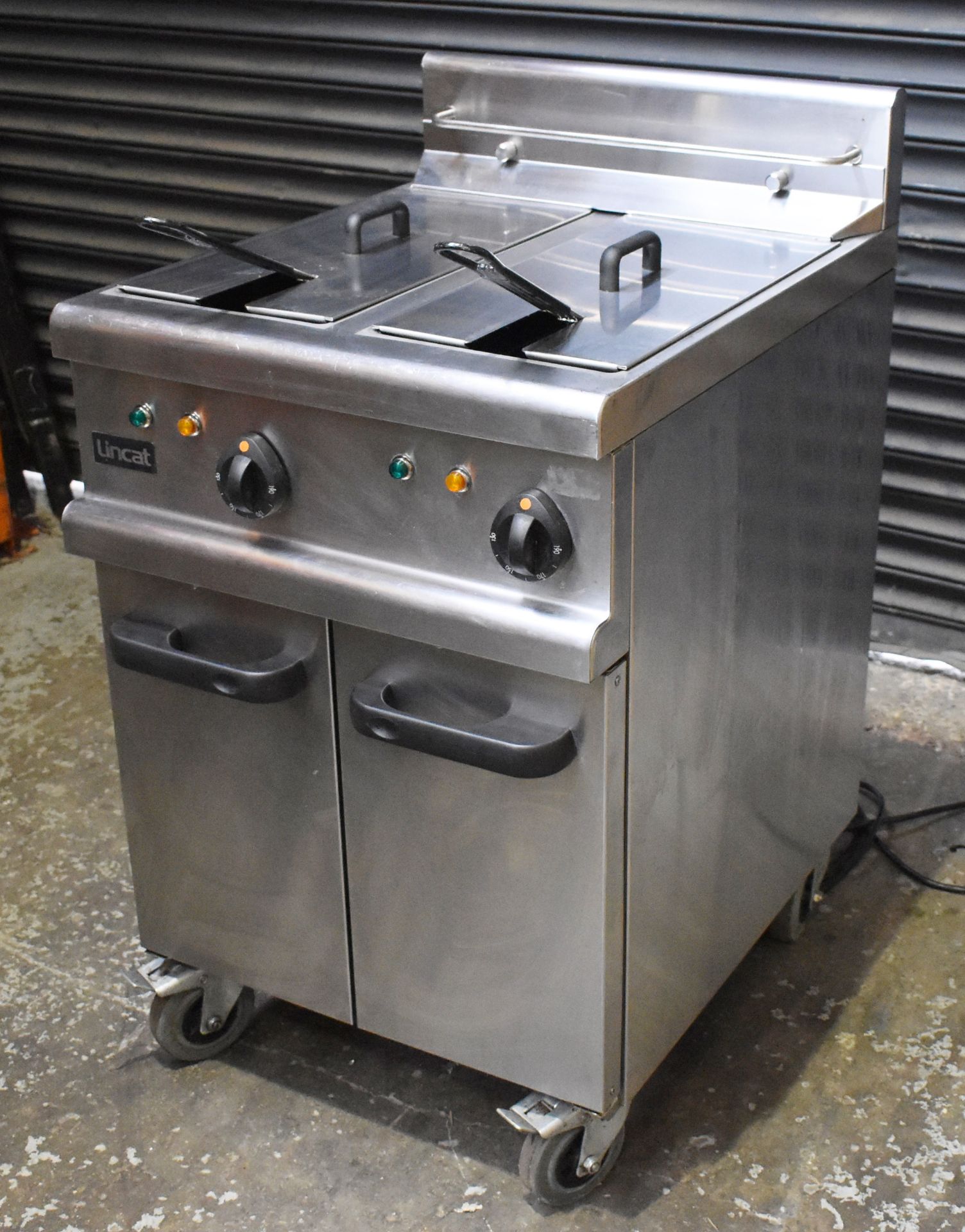 1 x Lincat Opus 700 OE7113 Twin Tank Electric Fryer With Filtration - Includes Baskets - 240V / - Image 11 of 11