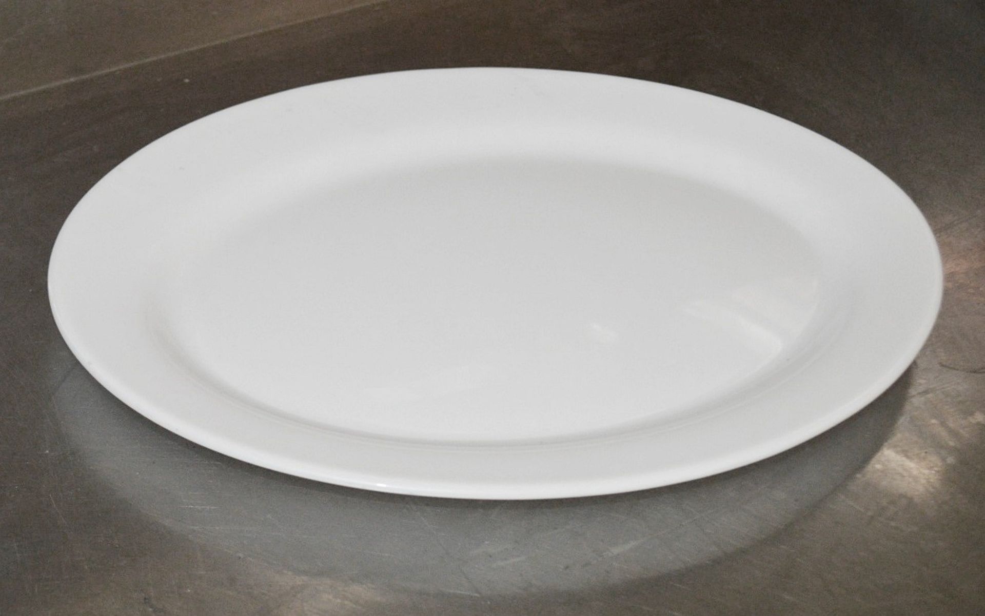 50 x Commercial Oval Dining Platter Plates - Dimensions: 31 x 23cm - Pre-owned, From A London