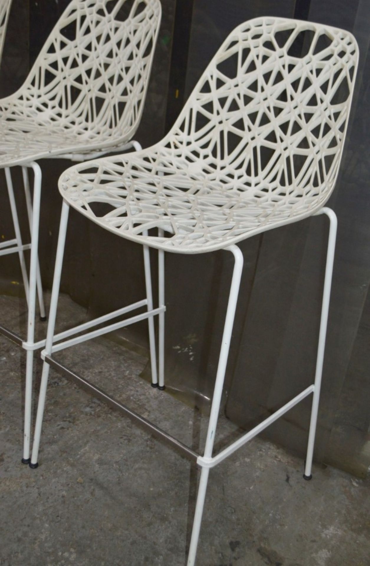 4 x Commercial Outdoor Bar Stools In White - Dimensions: H108 x W52 x D50cm, Seat Height 73cm - Image 3 of 5