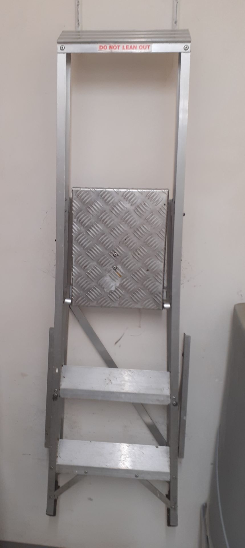 1 x Set of 3 Tread Step Ladders - CL582 - Location: London EC4V