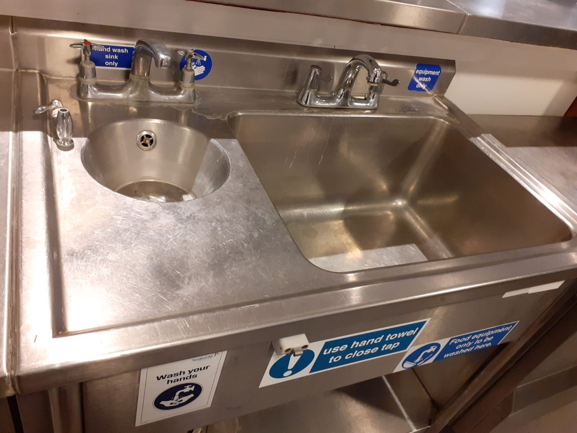 1 x Large Food Prep Sink Wash Unit With Mixer Taps and Hand Wash Basin - CL582 - Location: London - Image 3 of 5