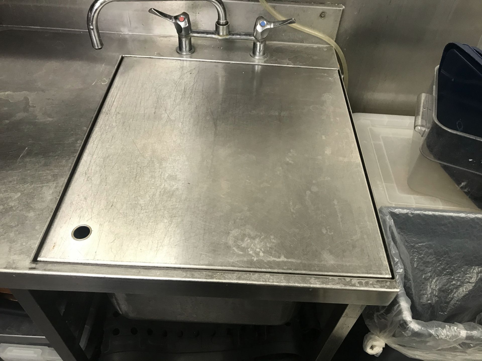 1 x Stainless Steel Prep Bench With Wash Basin, Basin Cover and Mixer Tap - Sise H90 x W150 x D70 - Image 3 of 4