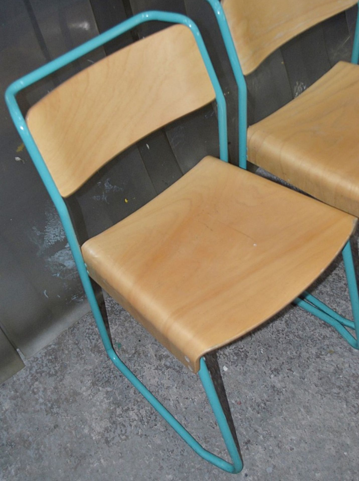 12 x Contemporary Stackable Bistro / Bar Chairs With Metal Frames In Teal With Curved Vanished - Image 5 of 11