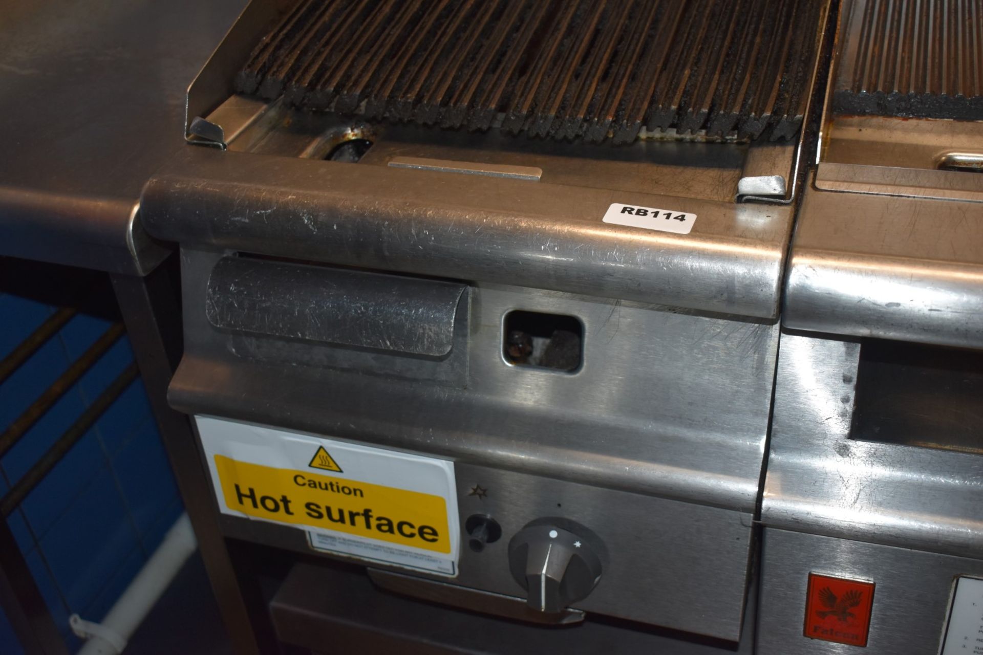 1 x Falcon Charcoal Gas Griddle - Size H41 x W40 x D78 cms - Ref: RB114 - CL558 - Location: - Image 3 of 4
