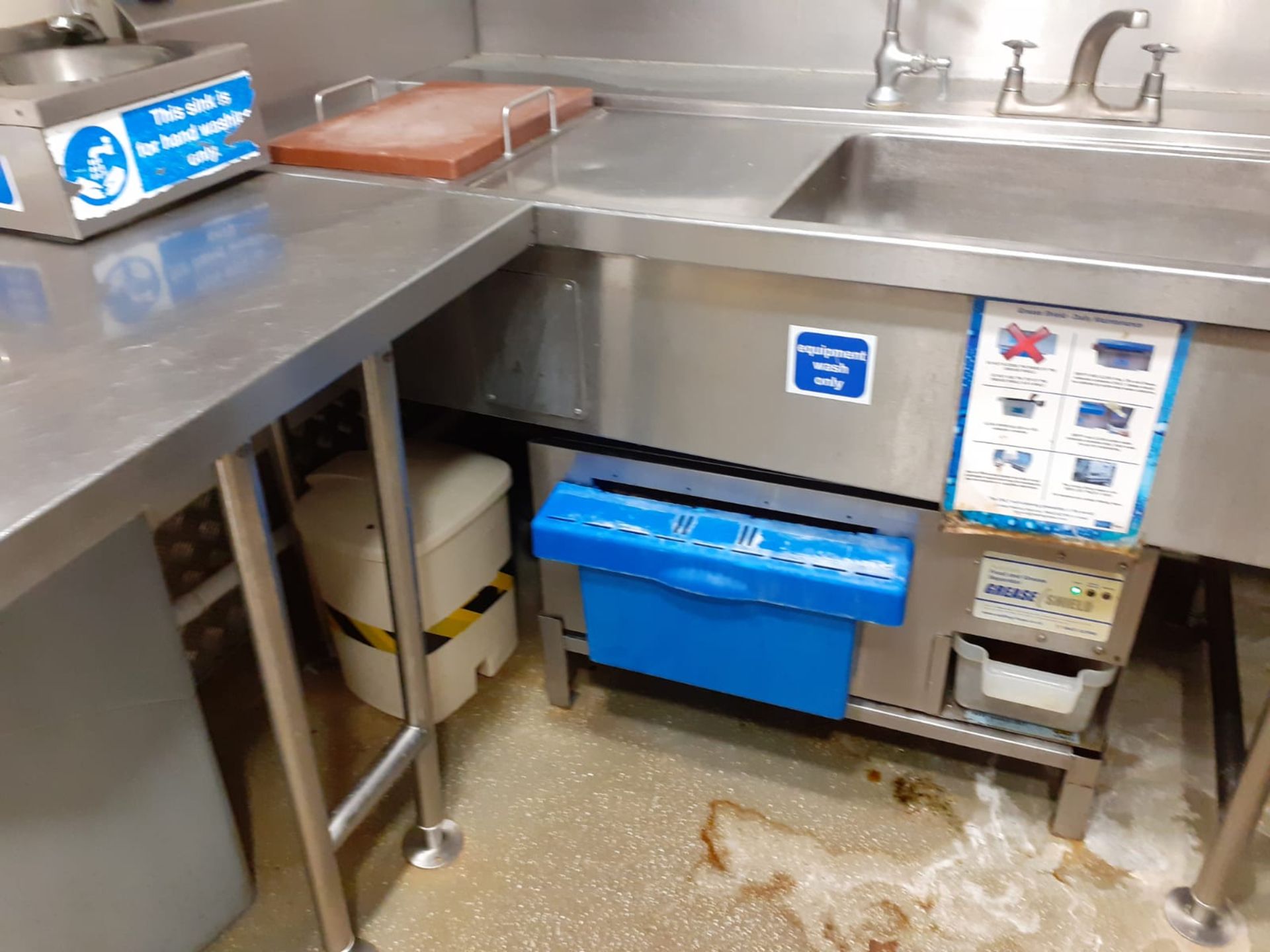 1 x Winterhalter PT-M Commercial Pass Through Dishwasher With Inlet and Outlet Tables, Pre-Wash Sink - Image 4 of 17