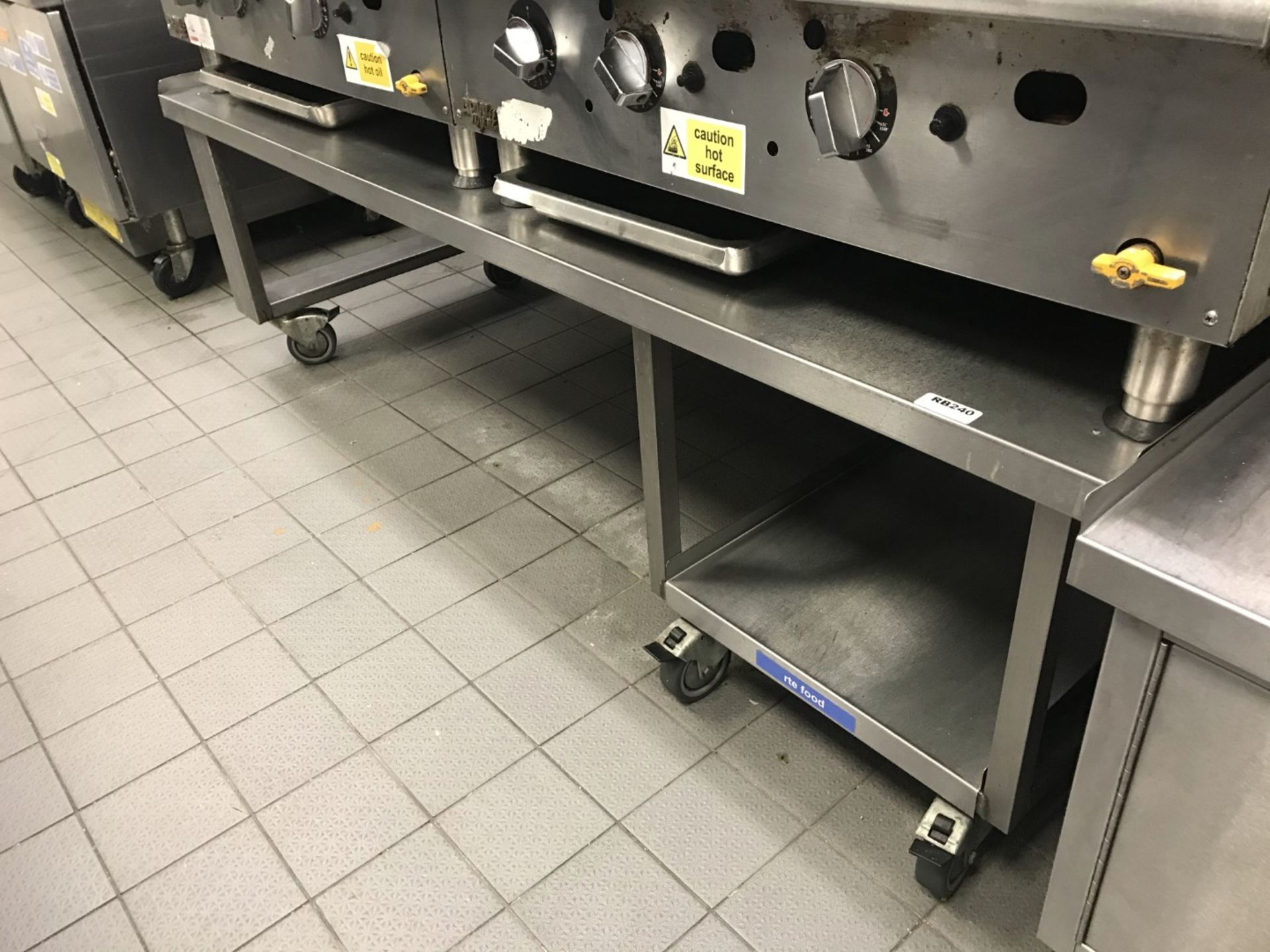 2 x APW Wyott Heavy Duty Countertop Griddles With Stand on Castors - Each Griddle Size W92 x D65 cms - Image 5 of 11
