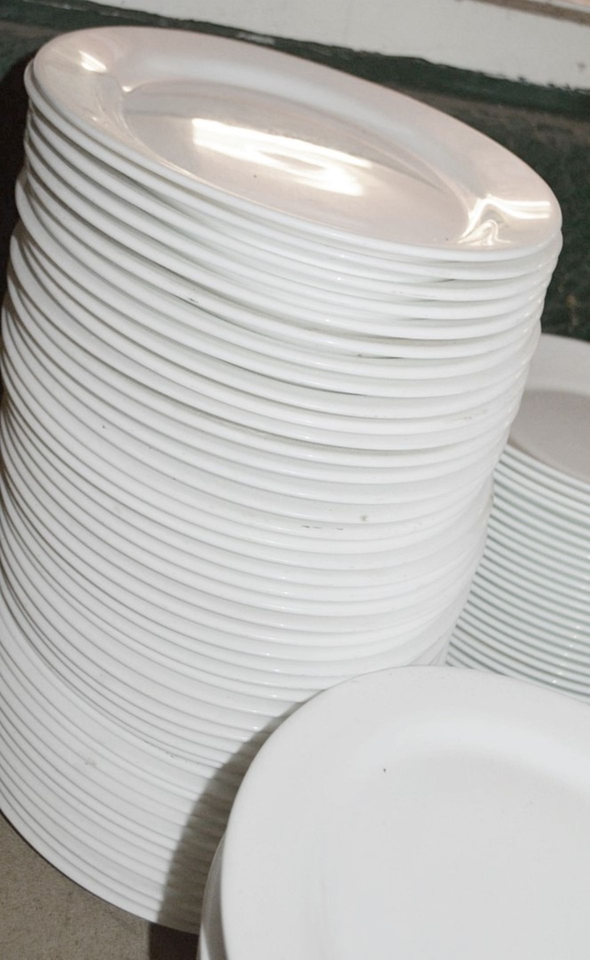 50 x Commercial Oval Dining Platter Plates - Dimensions: 31 x 23cm - Pre-owned, From A London - Image 3 of 4