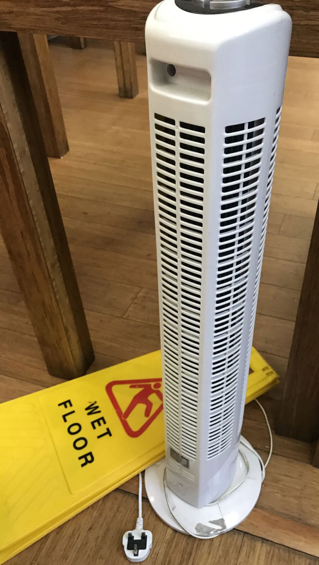 1 x Upright Oscillating Tower Fan Plus Wet Floor Sign - CL587 - Location: London WC2H This item is