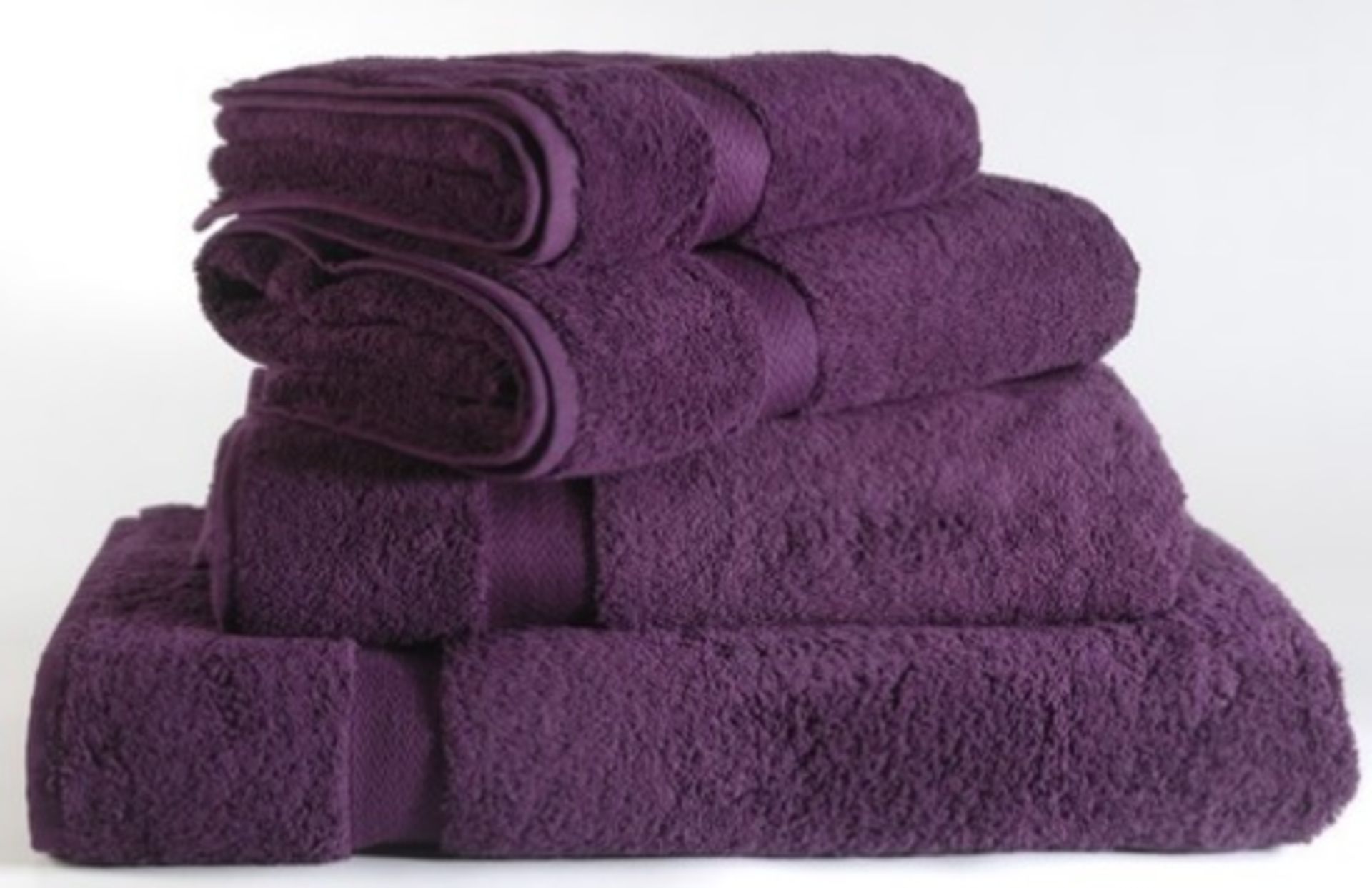 100 x Majestic Luxury 620gsm Bath Towels in Purple - Size MEDIUM - RRP £960 - CL587 - Location: