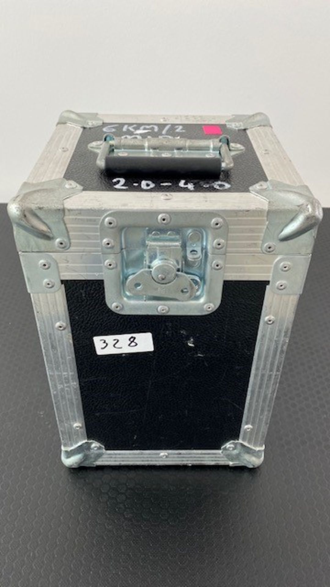 1 x Christie 2.0 - 4.0 Projector Lense Including Flight Case - Ref: 328 - CL581 - Location: - Image 3 of 3