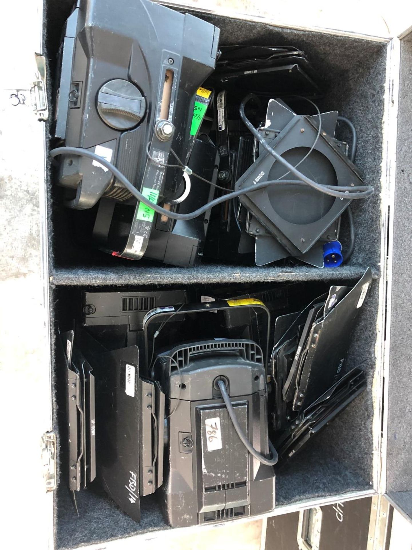 6 x Source Four S4 Fresnel Lights With Gel Holders, Barn Doors & Safety Cables - In Flight Case - Image 3 of 3