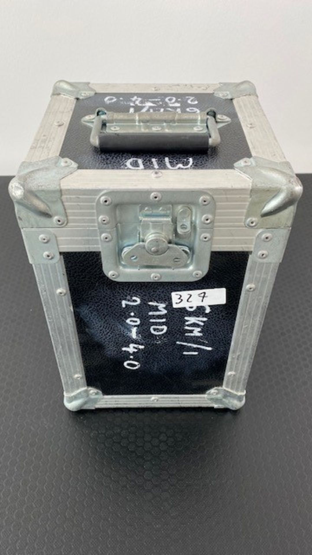 1 x Christie 2.0- 4.0 Projector Lense Including Flight Case - Ref: 327 - CL581 - Location: - Image 3 of 3