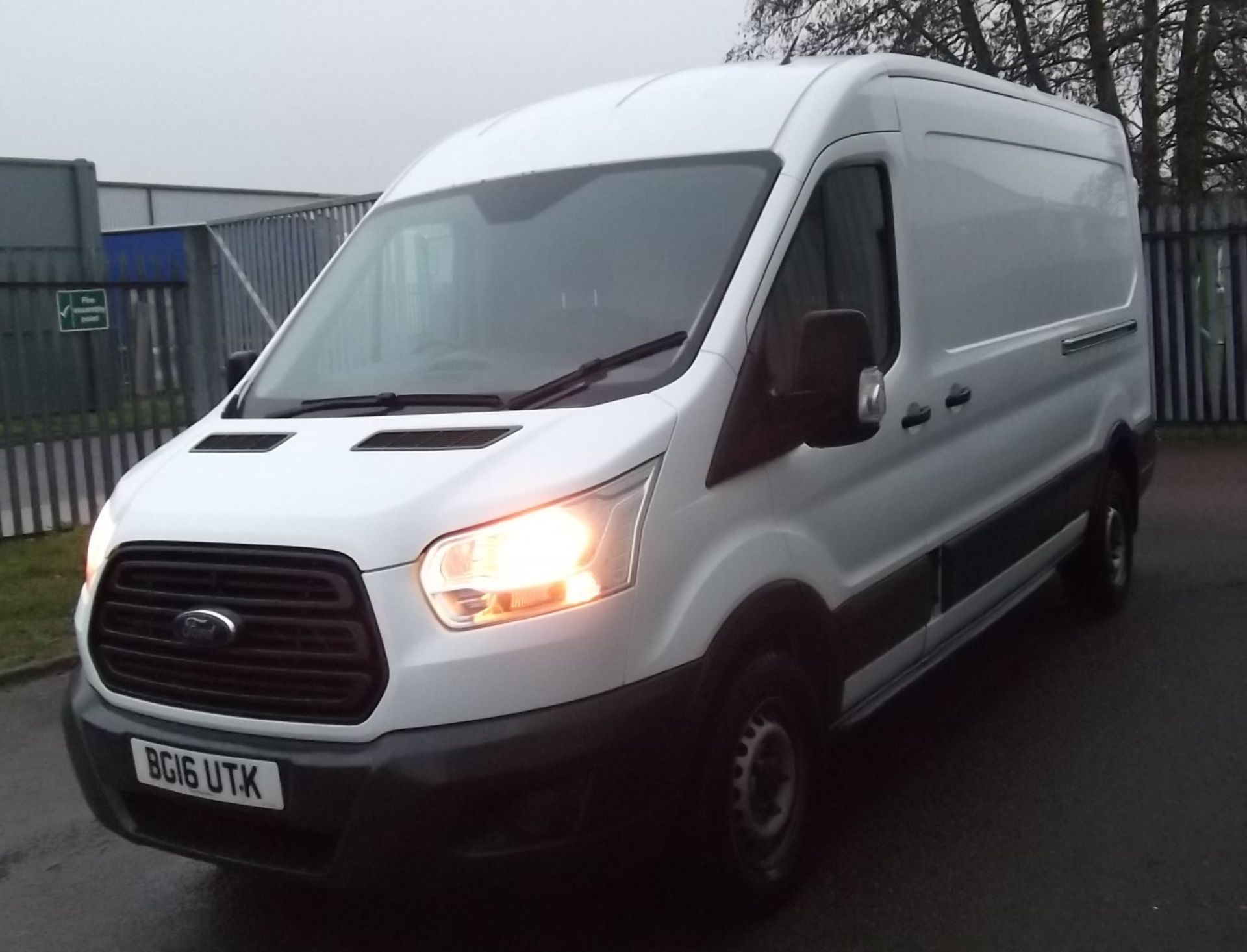 2016 Ford Transit 350 2.2 TDCi 125ps H2 Panel Van - CL505 - Location: Corby, Northamptonshire - Image 7 of 15