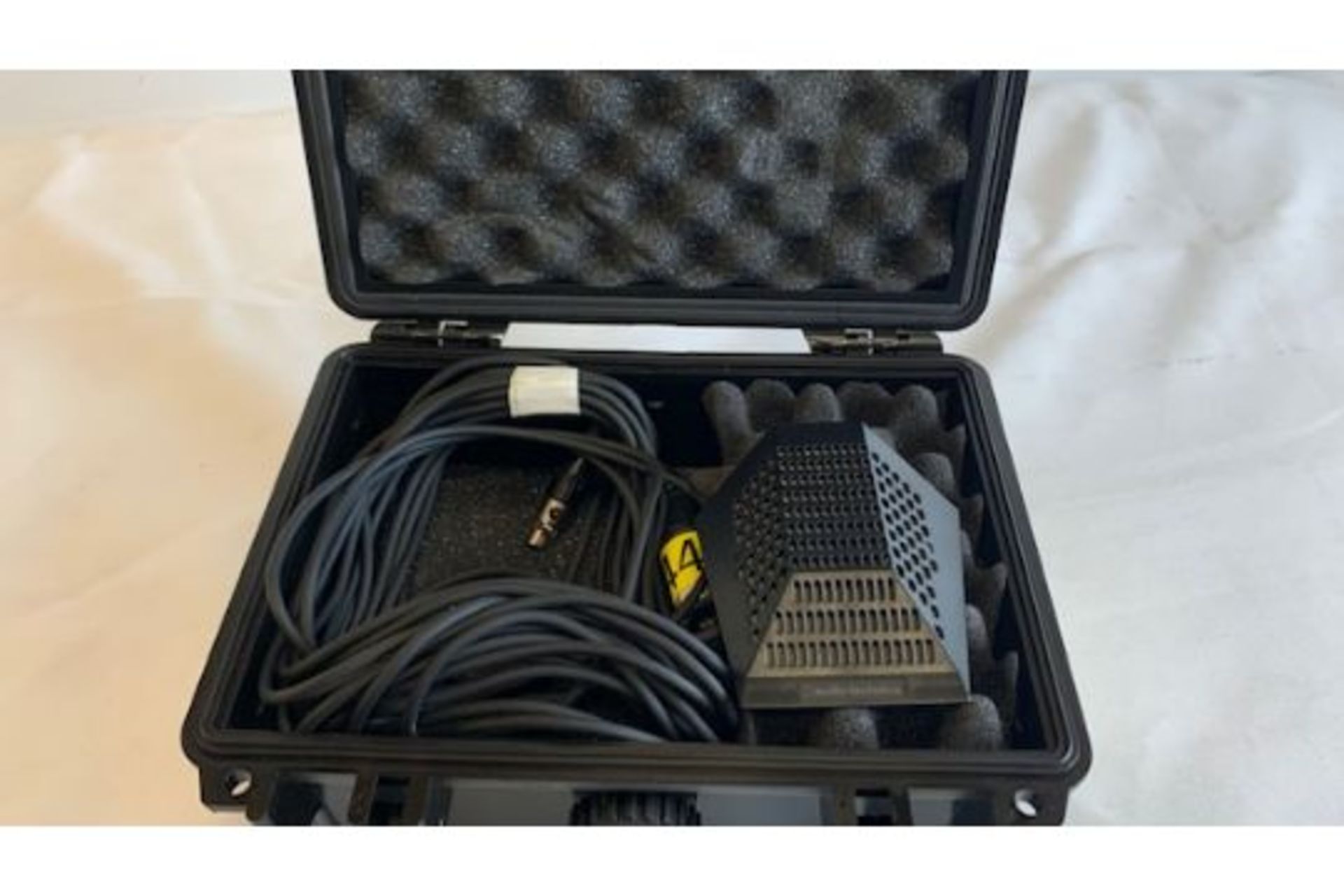 1 x AudioTechnica PRO 44 Boundary Mic including a cable in Mantona plastic case - Ref: 1222 -