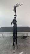 1 x Doughty EasyLift T55511 Lighting Stand - Ref: 899 - CL581 - Location: Altrincham WA14