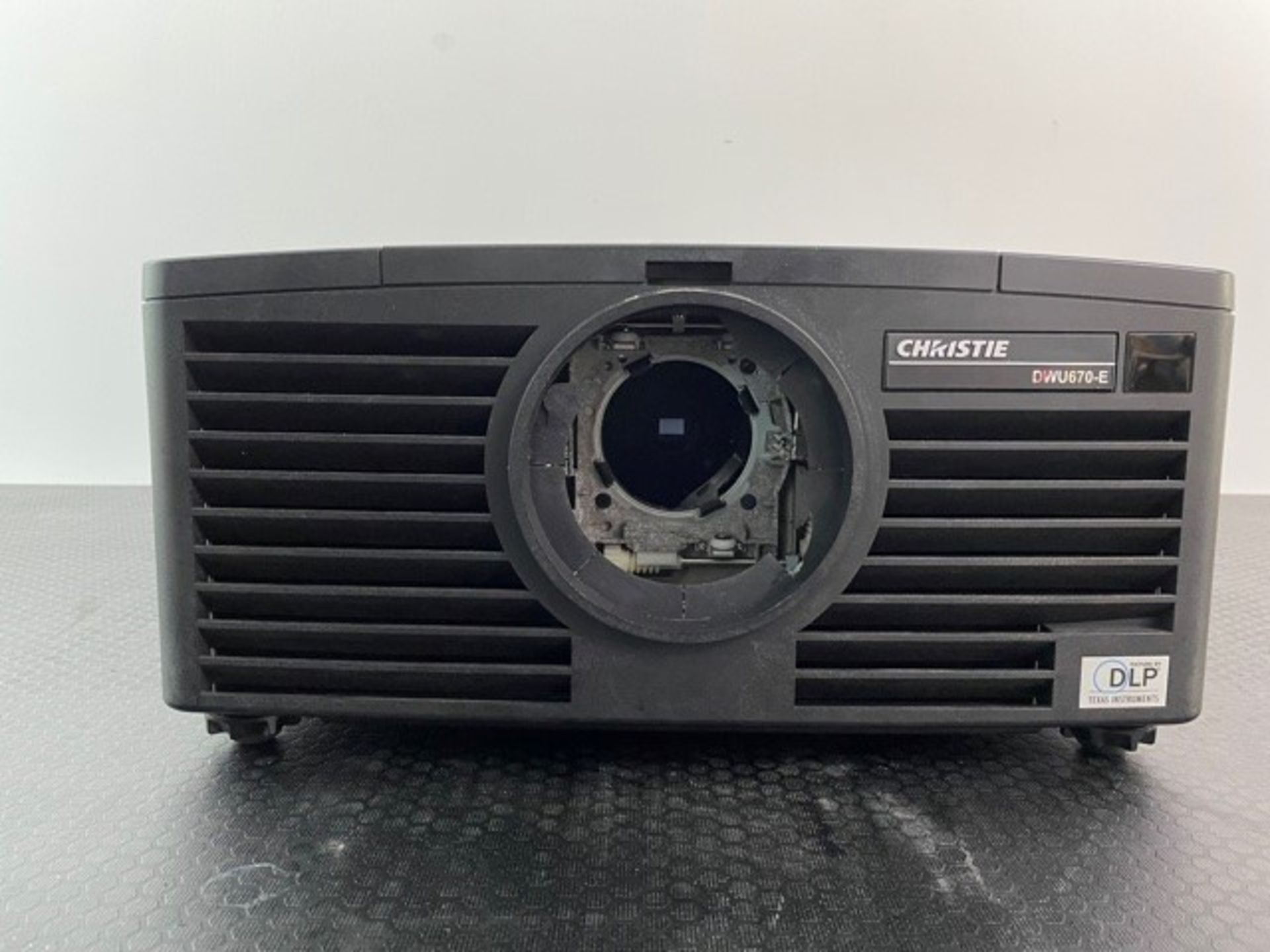 1 x 6K Christie DWU670-E Projector With Remote Control, 2 x Lense Fittings & Power Leads In Flight - Image 2 of 7