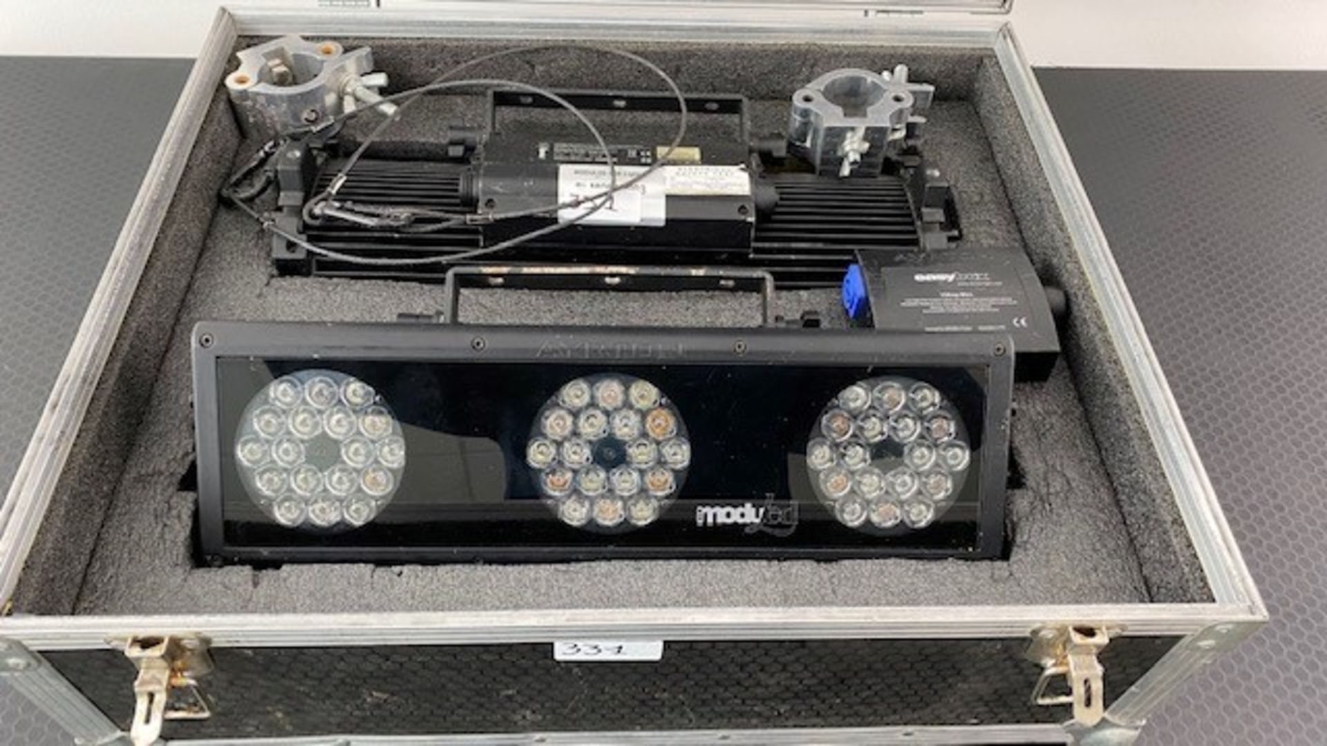 2 x AYRTON Modular Led Lights In Flight Case - Also Includes 2 Half Couplers, 2 Safety Chains & 1 - Image 2 of 3