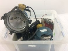 1 x ARAI VINTAGE LIGHTS In PLASTIC CRATE With ACCESSORIES - Ref: 758 - CL581 - Location: