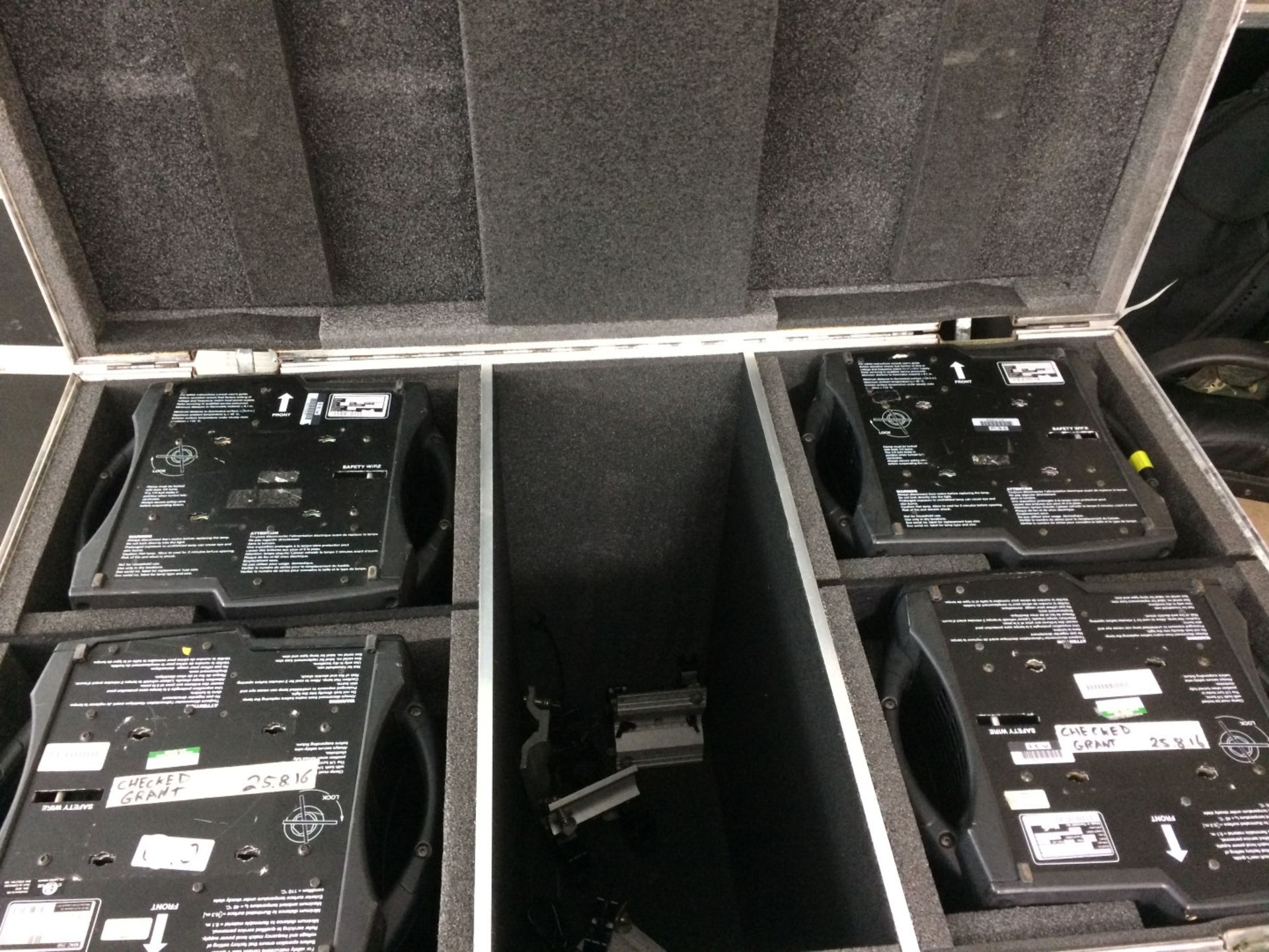 4 x MARTIN MAC 250 SPOTLIGHTS In Flight Case With OMEGA CLAMPS And SAFETY CHAINS - Ref: 784 - - Image 2 of 2