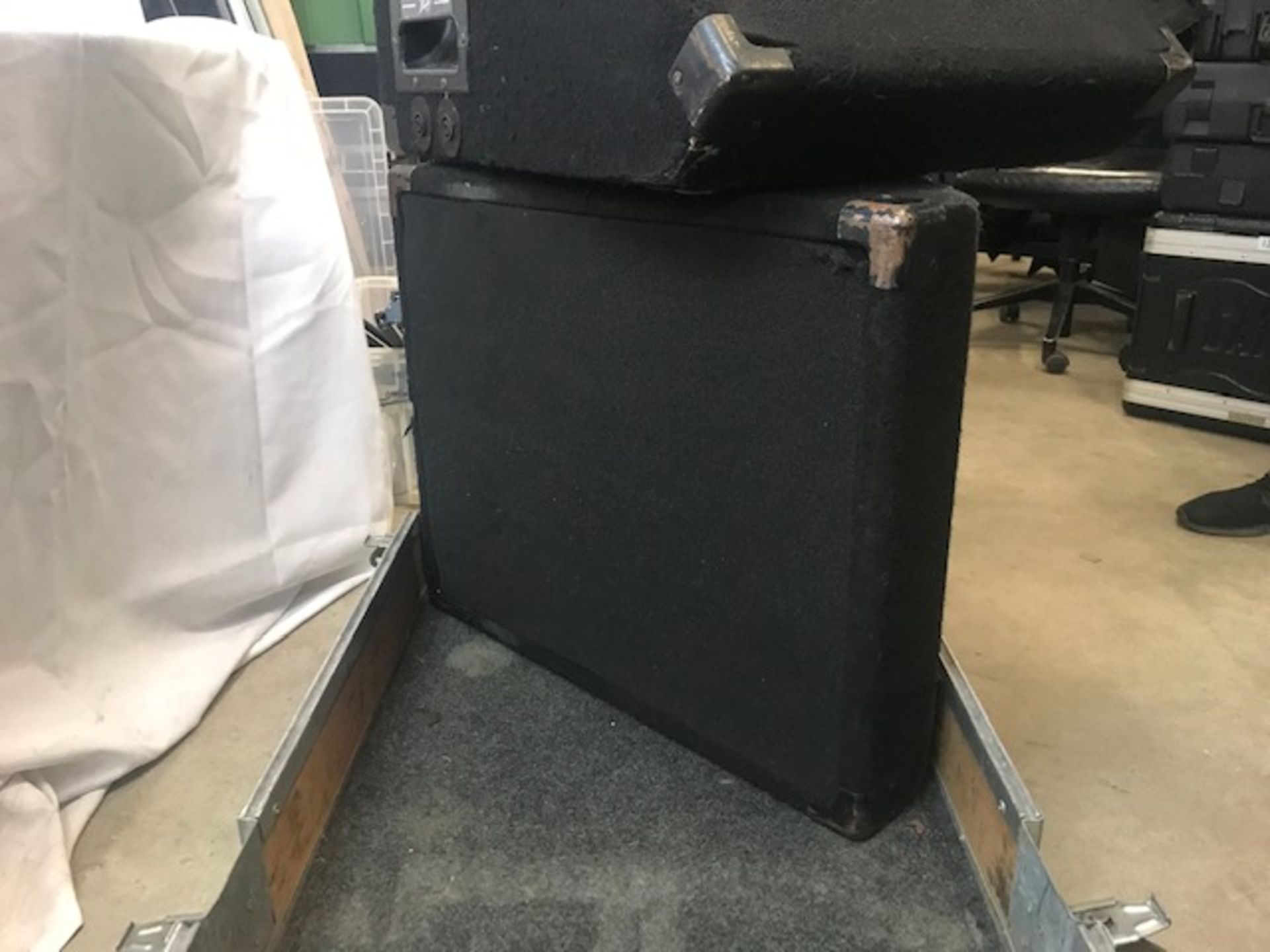 2 x Peavey 12" monitors in flightcase - Ref: 1236 - CL581 - Location: Altrincham WA14Items will be