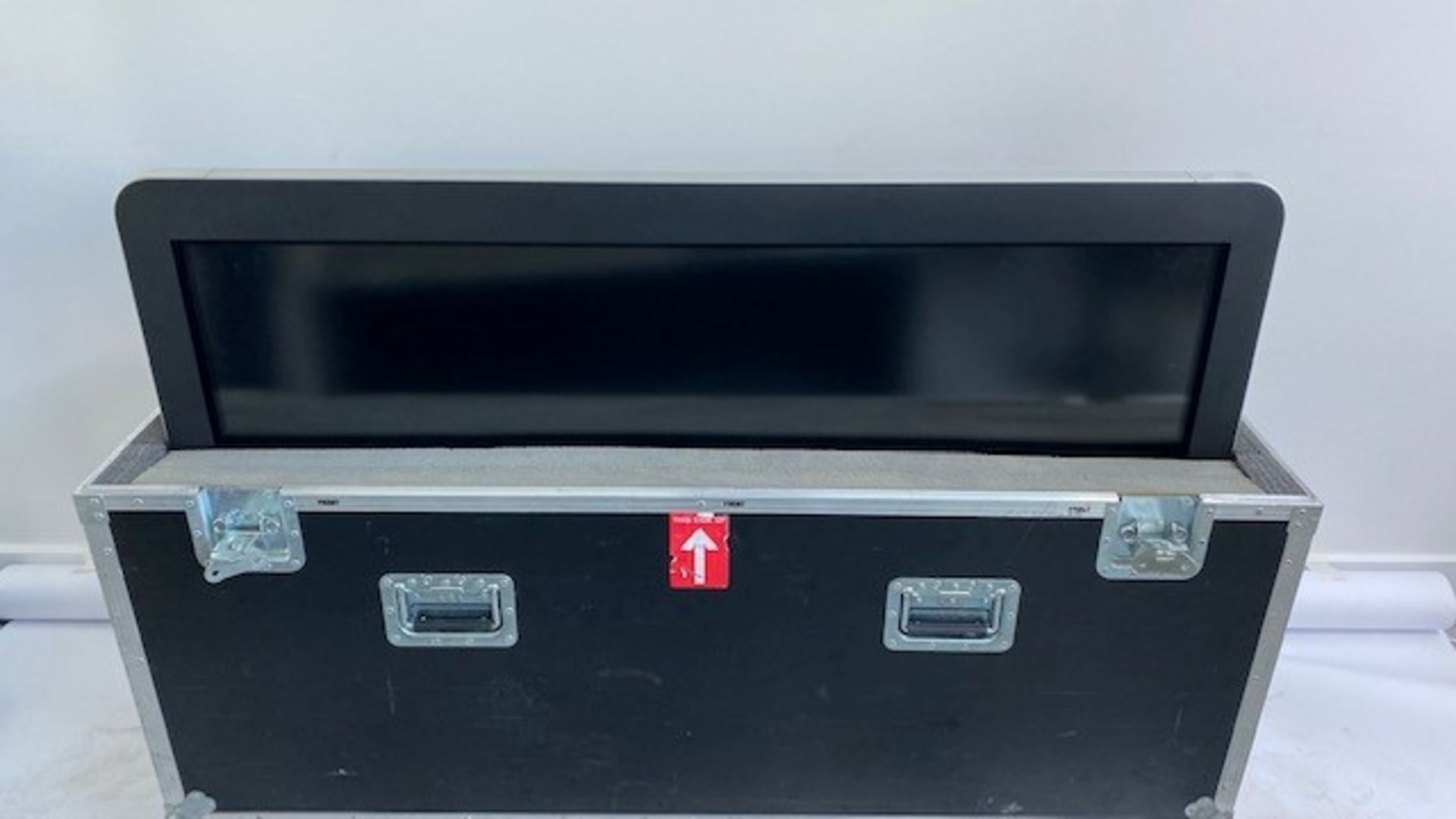 1 x C-Touch 55" LED Monitor In A Dual Wheeled Flight Case - Ref: 147 - CL581 - Location: - Image 3 of 5