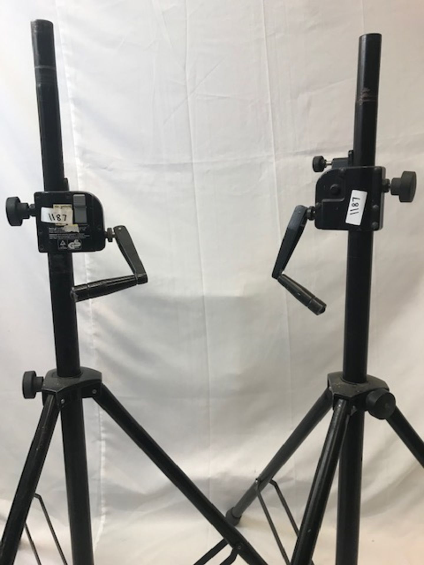 1 x Pair of wind up speaker stands - Ref: 1187 - CL581 - Location: Altrincham WA14 - Image 2 of 2