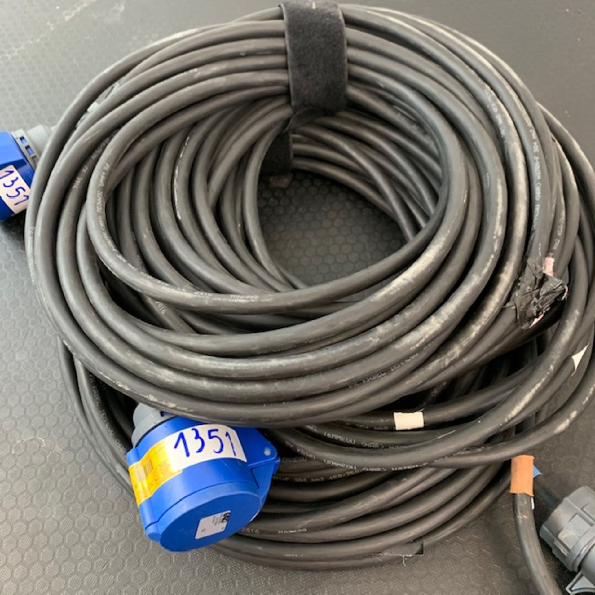 2 X 32Amp Single Phase 20M Cable - Ref: 1351 - CL581 - Location: Altrincham WA14Items will be