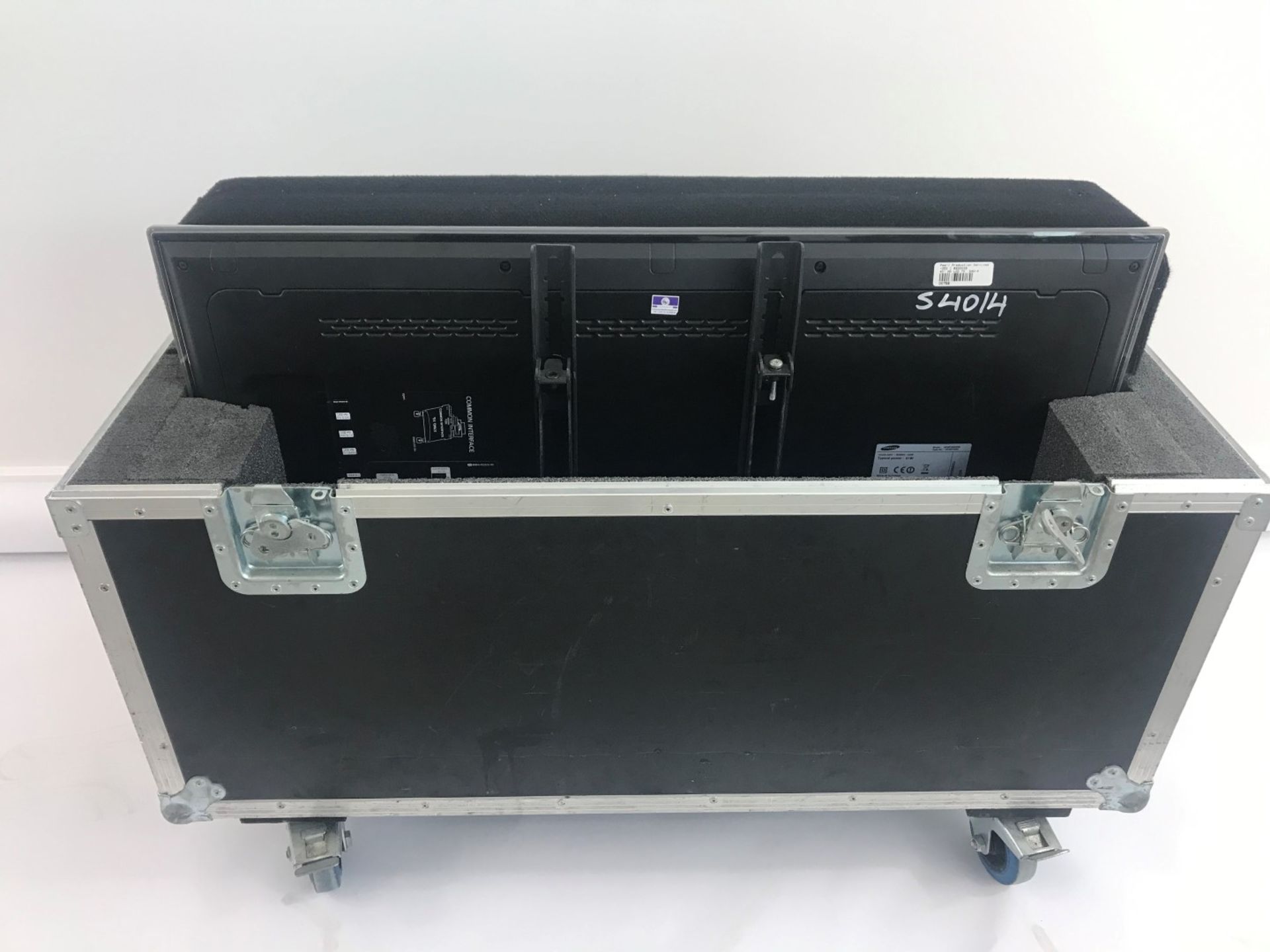 2 x Samsung 40" LED Televisions In A Dual Wheeled Flight Case - Ref: 137 - CL581 - Location: - Image 3 of 4