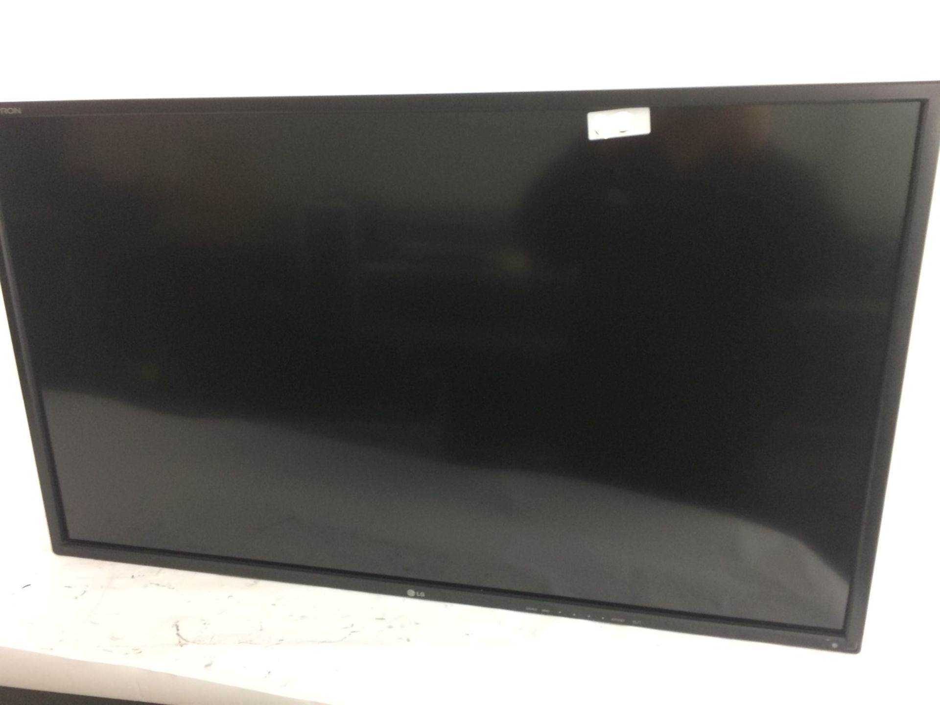 3 x LG FLATRON 42 INCH LCD SCREENS In TRIPLE FLIGHT Case - With REMOTES - Ref: 813 - CL581 - - Image 3 of 3