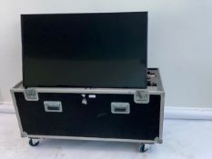 2 x Samsung 49" Televisions In A Dual Wheeled Flight Case - Ref: 143 - CL581 - Location: