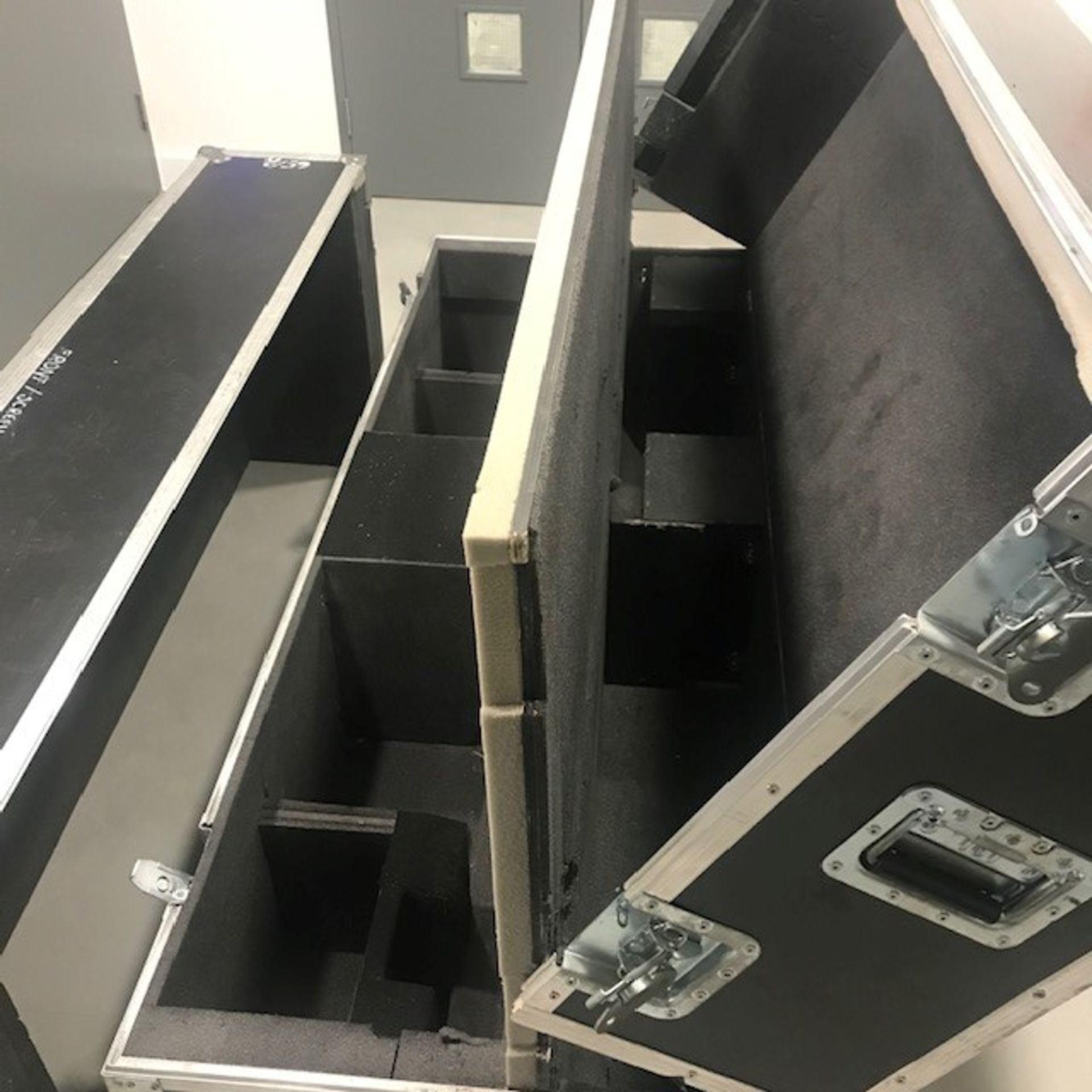 1 x Flight Case for two 65" Screens, Padded Inside With Stand Storage. (Flight Case only) - Ref: - Image 2 of 4