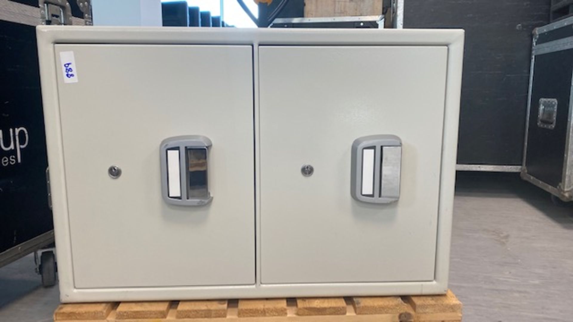 1 x White Safe With 2 lockable Drawers H 780mm x D 680mm W 530mm - Ref: 889 - CL581 - Location: