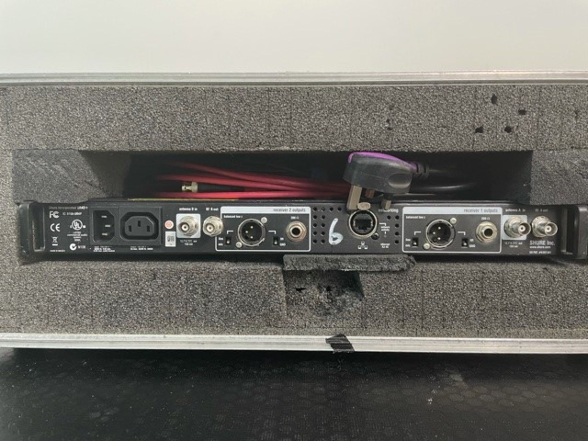 1 x Shure J5 2 Way Radio Rack With 2 Aerials, 2 BNC Cables, PSU In Flight Case - Ref: 360 - - Image 2 of 2