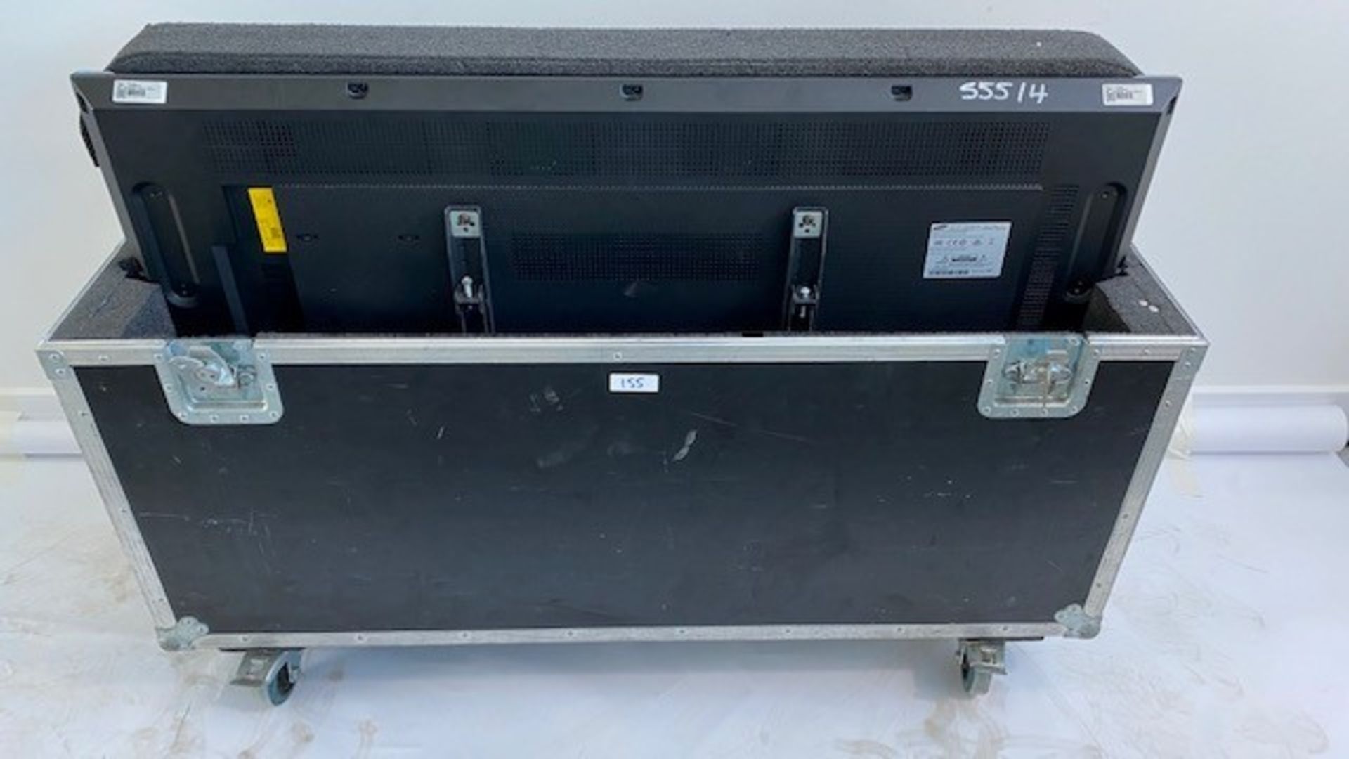1 x Samsung 55" DM55D Colour Display Unit With Hanging Bracket In A Dual Flight Case - Image 2 of 3