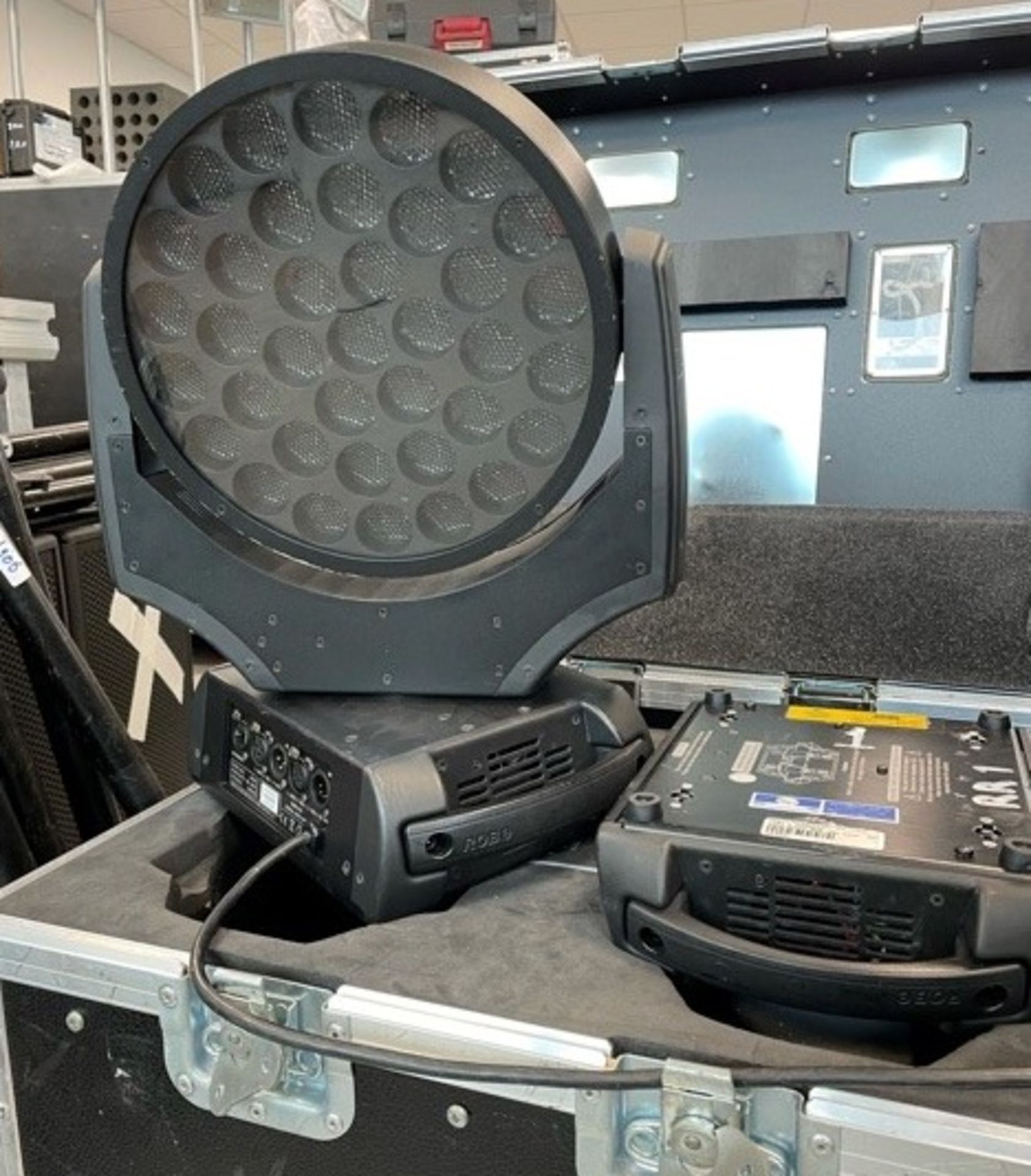 2 x Robe Robin 600 Moving Head/Wash In Flight Case - Ref: 880 - CL581 - Location: Altrincham - Image 2 of 3