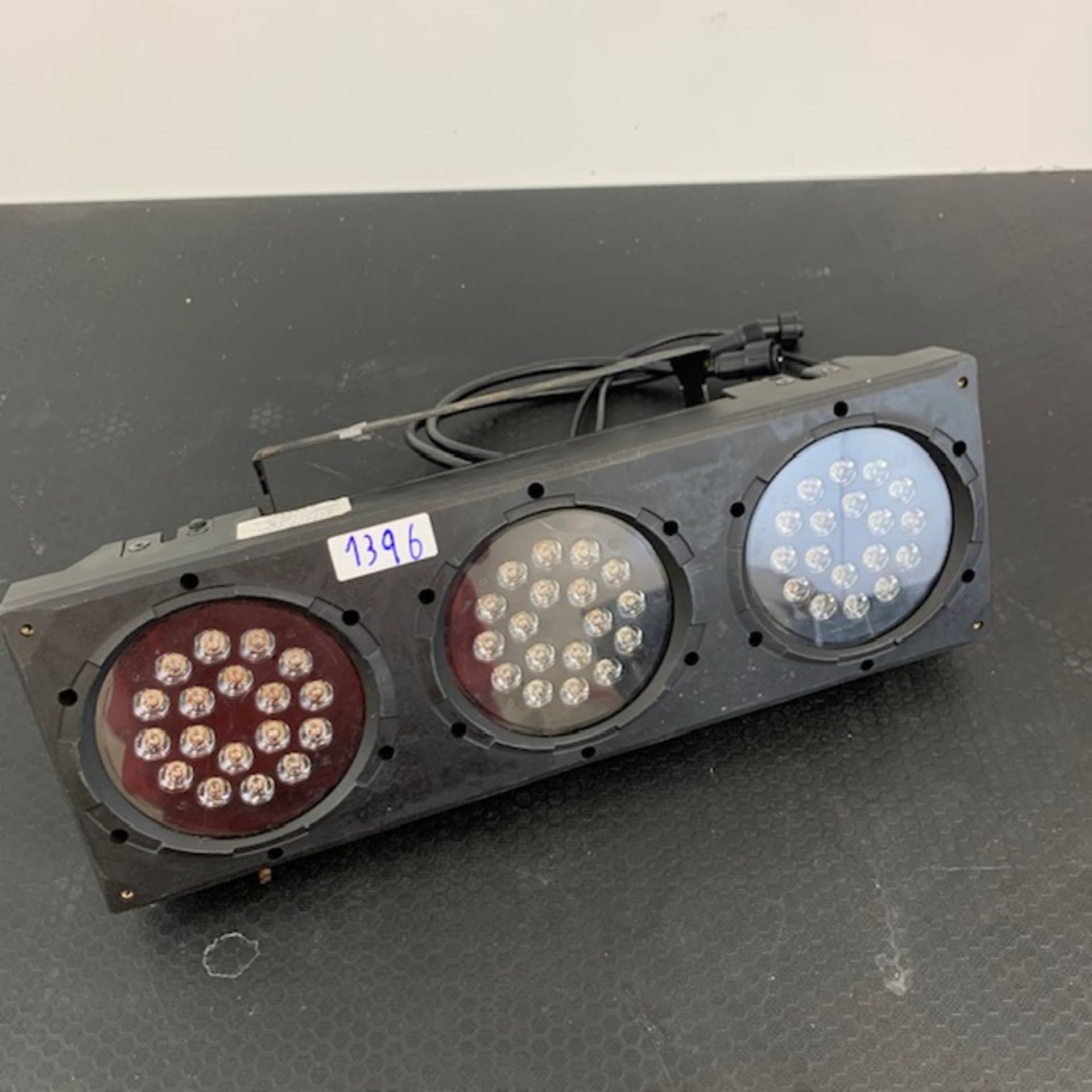 1 X Chauvet Colorado 3 IP65 - Ref: 1396 - CL581 - Location: Altrincham Wa14