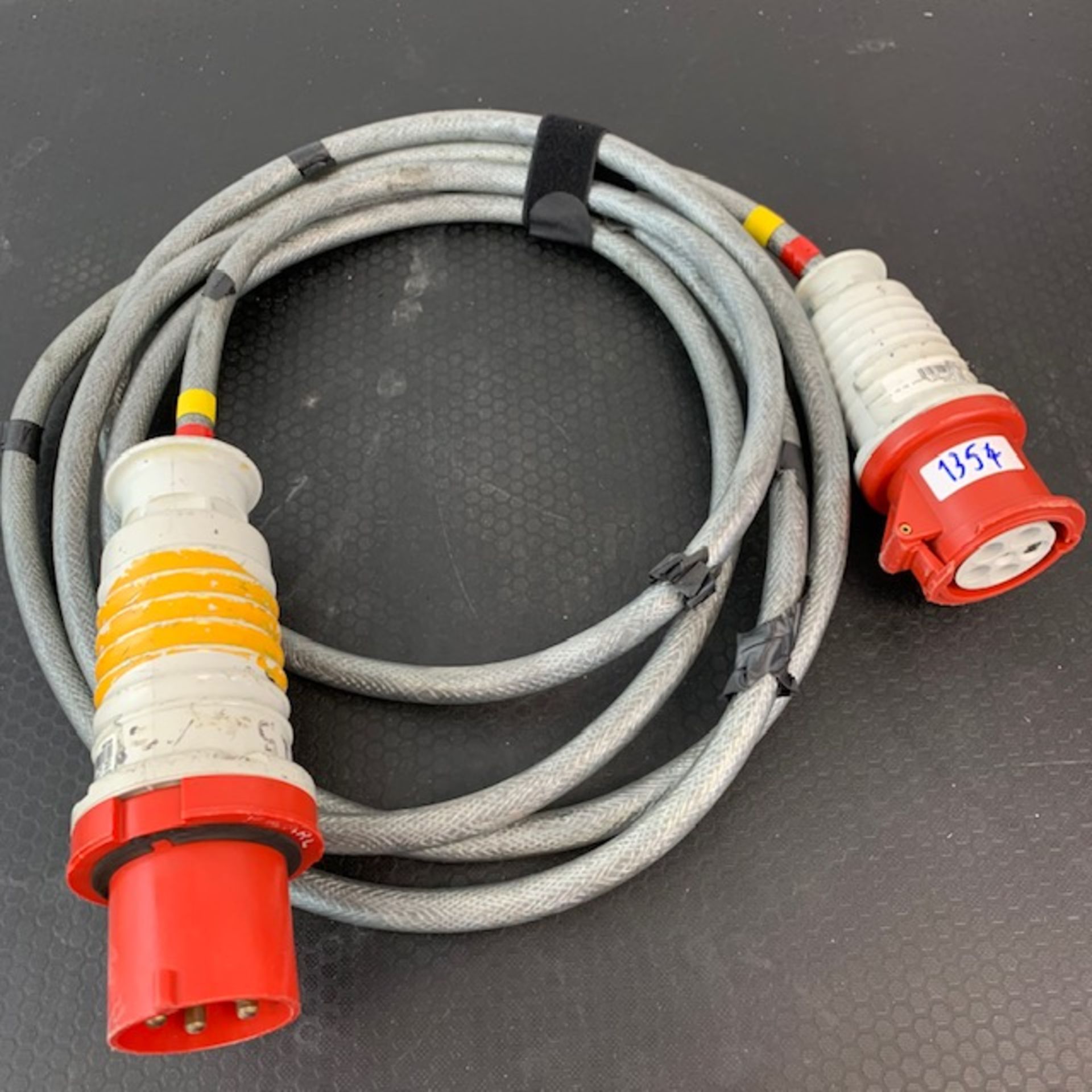1 X 125Amp 3 Phase 5M Reinforced Cable - Ref: 1354 - CL581 - Location: Altrincham Wa14