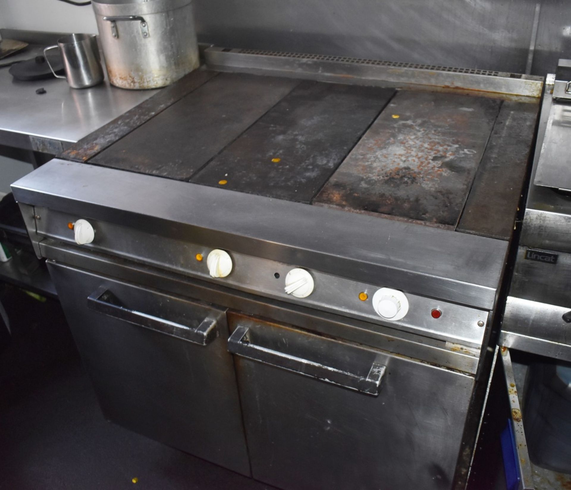 1 x Solid Top Commercial Range Cooker Oven - 90cm Wide - 3 Phase Power - CL586 - Image 2 of 3