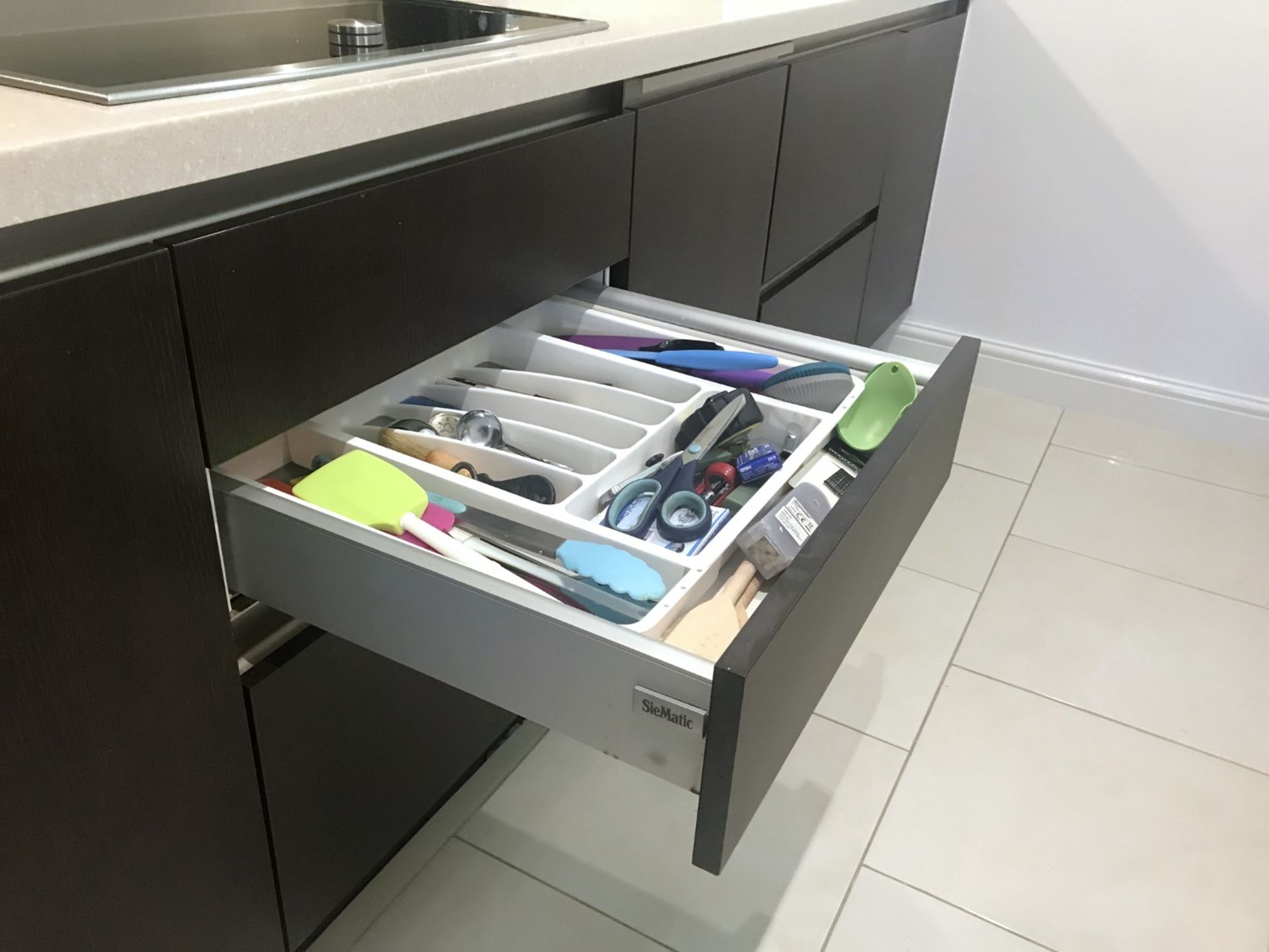 1 x Siematic Contemporary Fitted Kitchen Featuring Wenge Soft Close Handleless Doors, Corian - Image 54 of 64