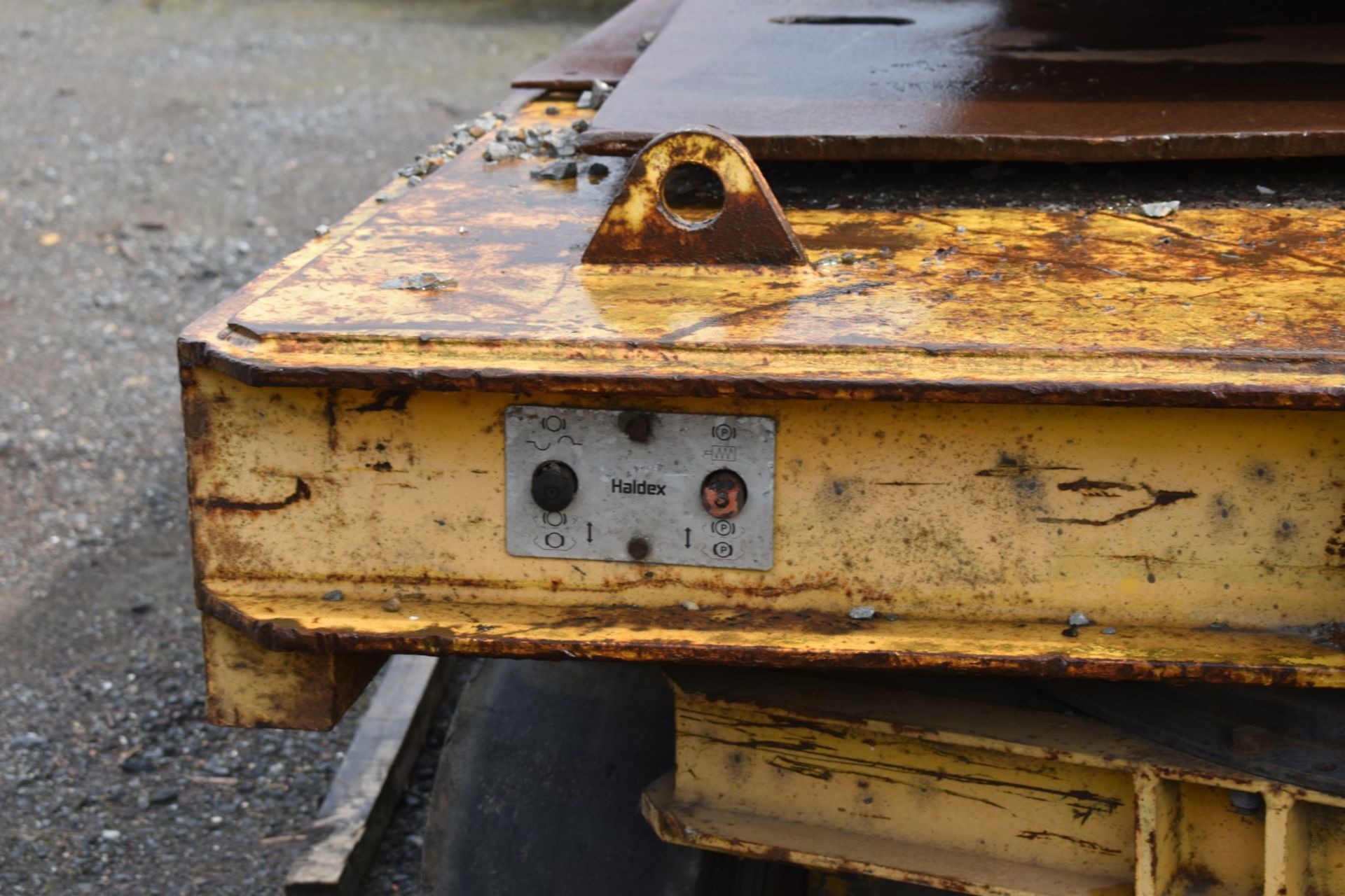 1 x Heavy Duty Flat Bed Industrial Trailer With Swivel Axle and Double Rubber Tyre Wheels - Steel - Image 6 of 14