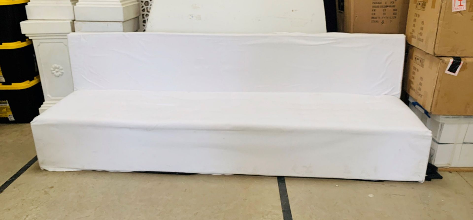 1 x White Banquette Seat - Dimensions: 244cm (l) x 80cm (h) - Pre-owned - CL548 - Location: Near Mar