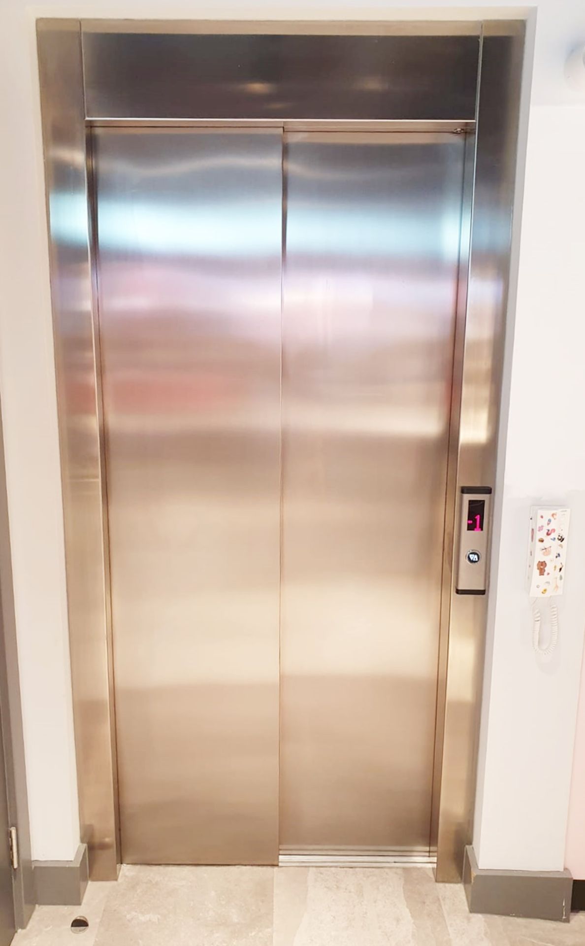 1 x Stannah Elevator Lift - Max Capacity 5 People / 400kg - Internal Dimensions H200 x W110 x D140